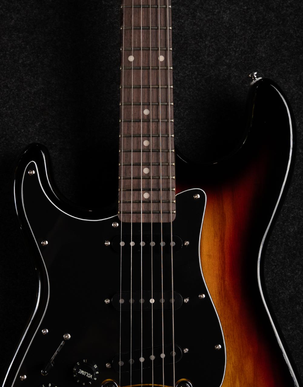 Электрогитара G&L Tribute Legacy L/H 3-Tone Sunburst RW - купить в "Гитарном Клубе"