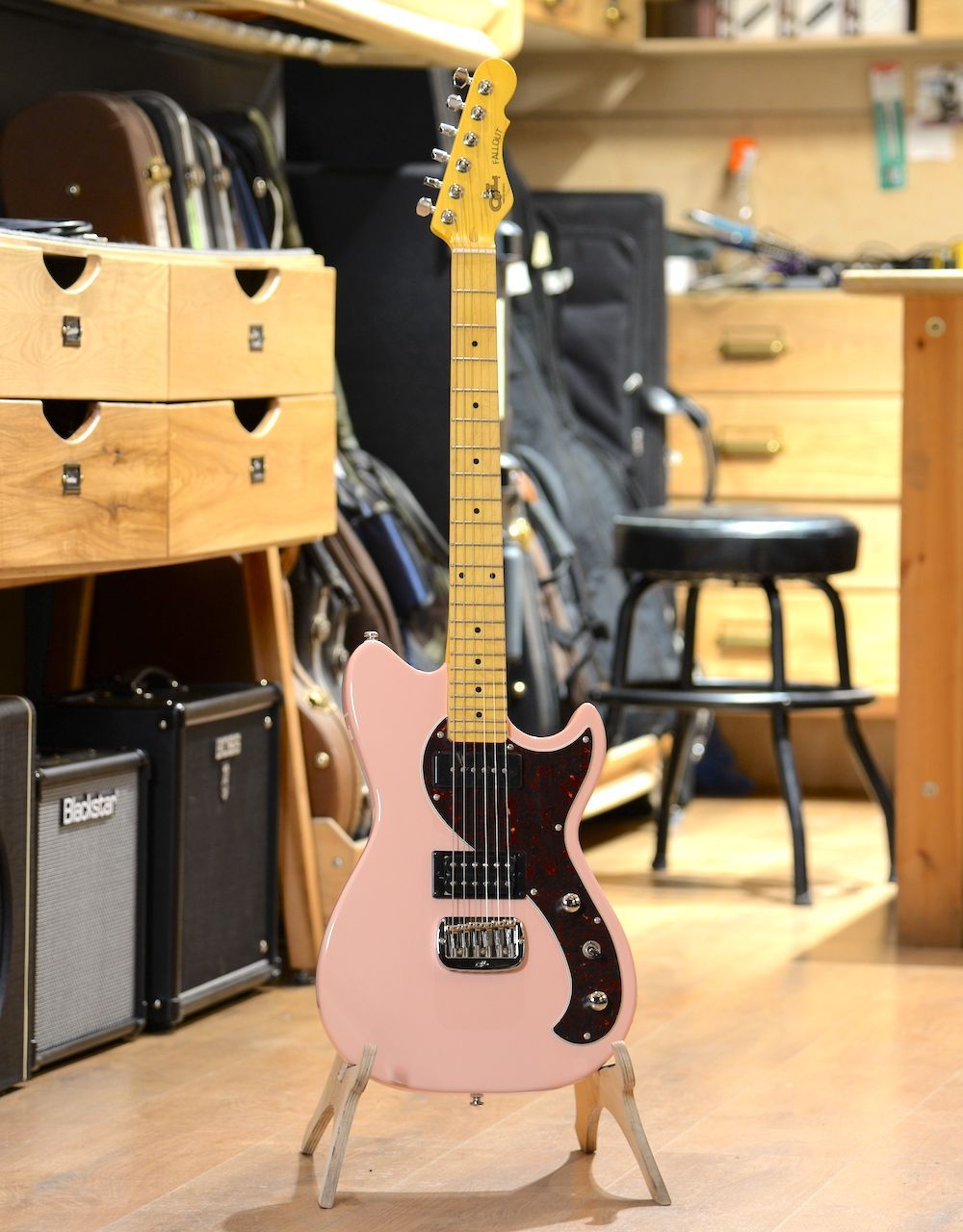 Электрогитара G&L Tribute Fallout Shell Pink MP Poplar - купить в "Гитарном Клубе"