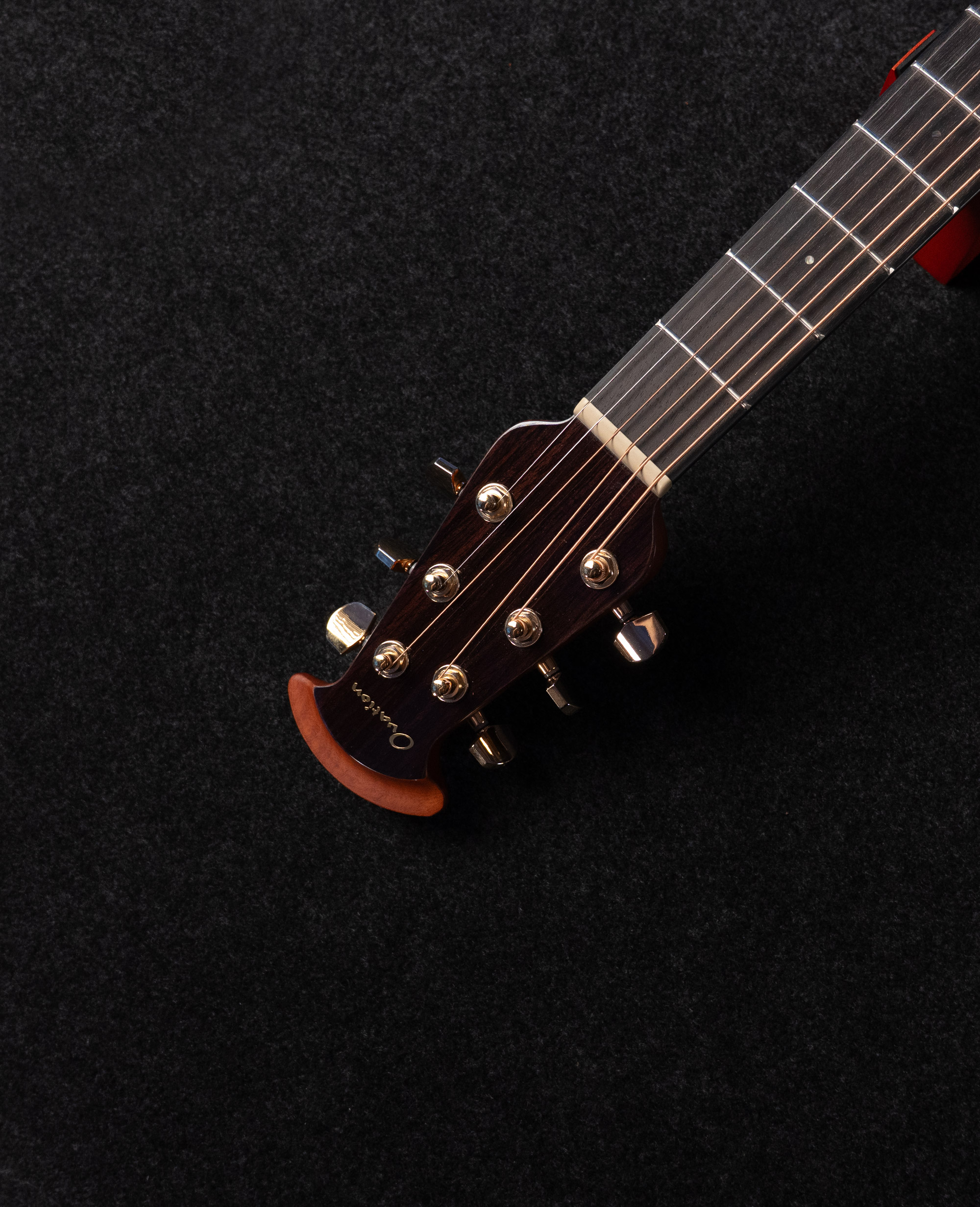 Электроакустическая гитара Ovation CE44P-FKOA Celebrity Elite Plus Mid Cutaway Natural Figured - купить в "Гитарном Клубе"