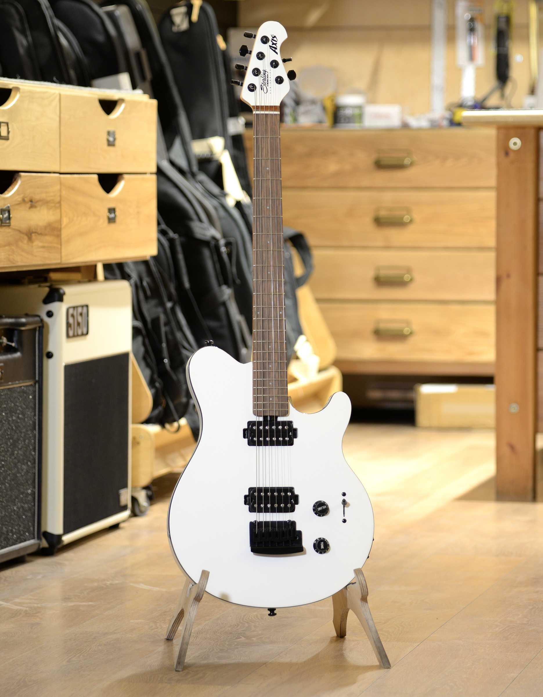 Электрогитара Sterling Axis White with Black - купить в "Гитарном Клубе"