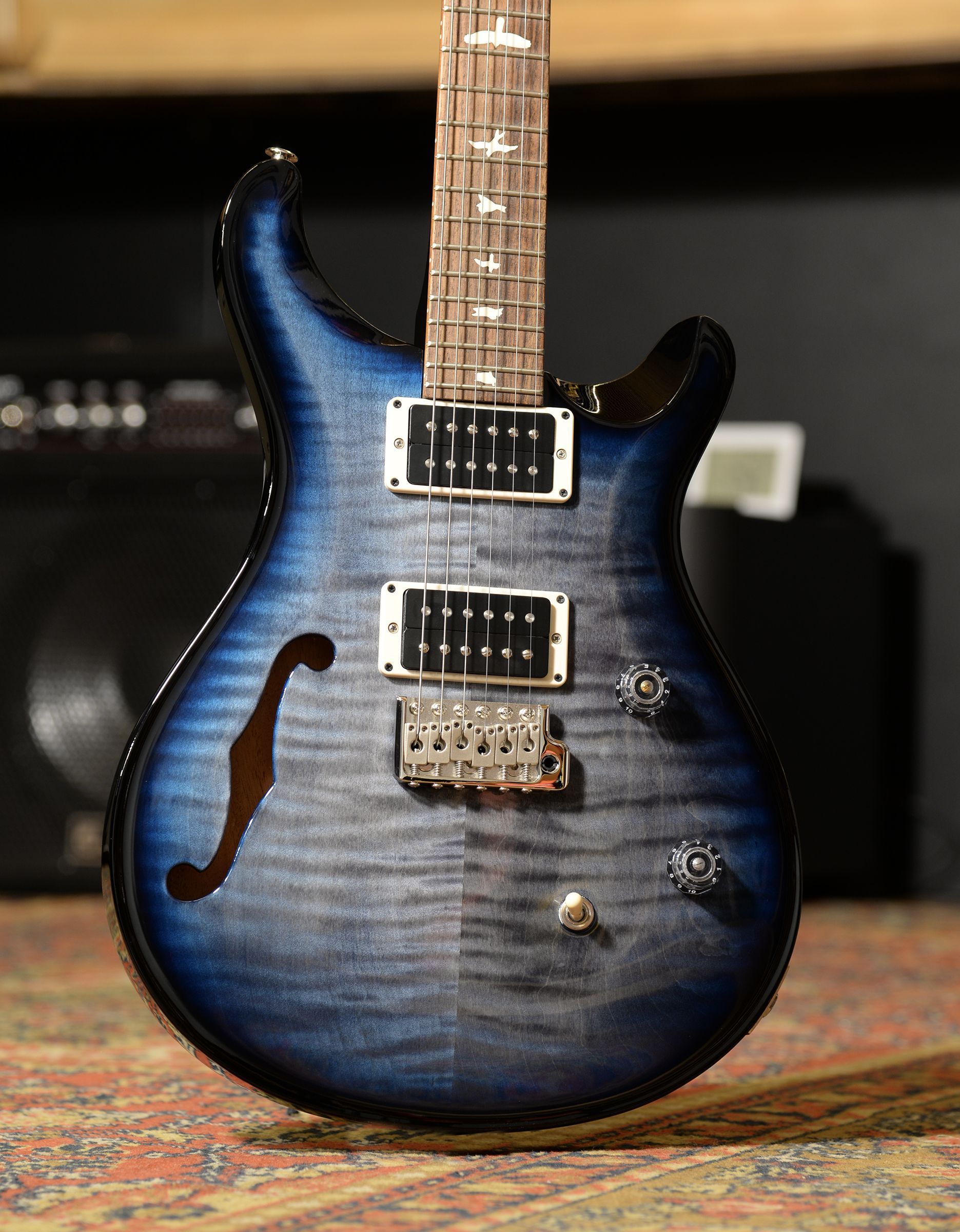 Электрогитара PRS CE24 SEMI-HOLLOW CC BM SMOKEBURST BLACKOUT NECK - купить в "Гитарном Клубе"