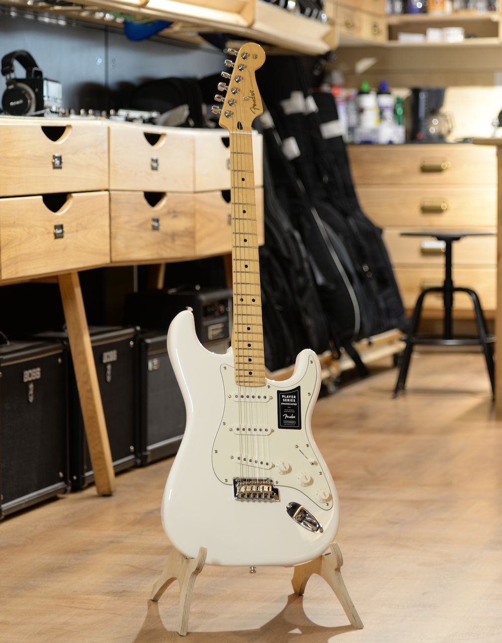 Электрогитара Fender Player Stratocaster White MN - купить в "Гитарном Клубе"