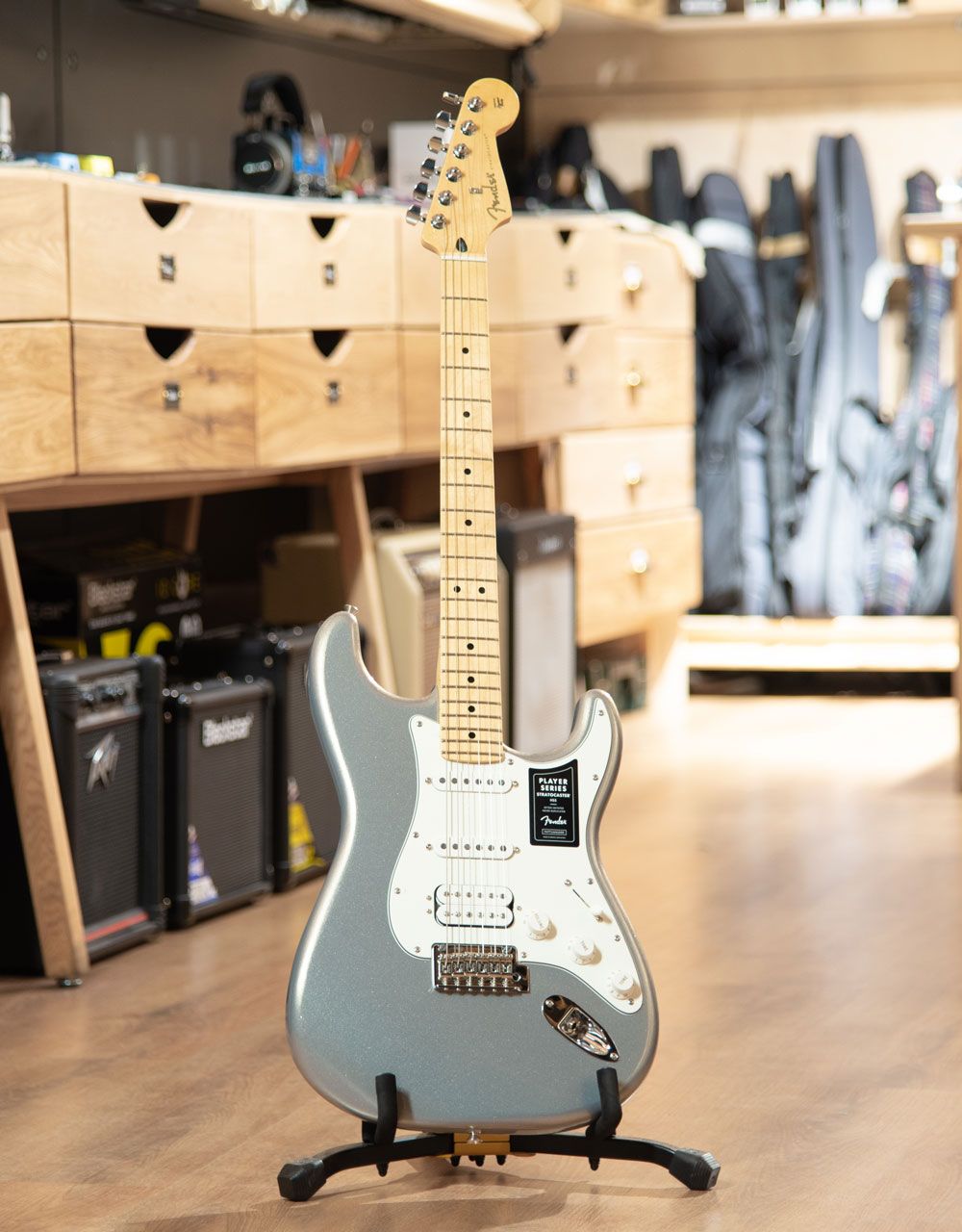 Электрогитара Fender Player Stratocaster Silver HSS MN - купить в "Гитарном Клубе"