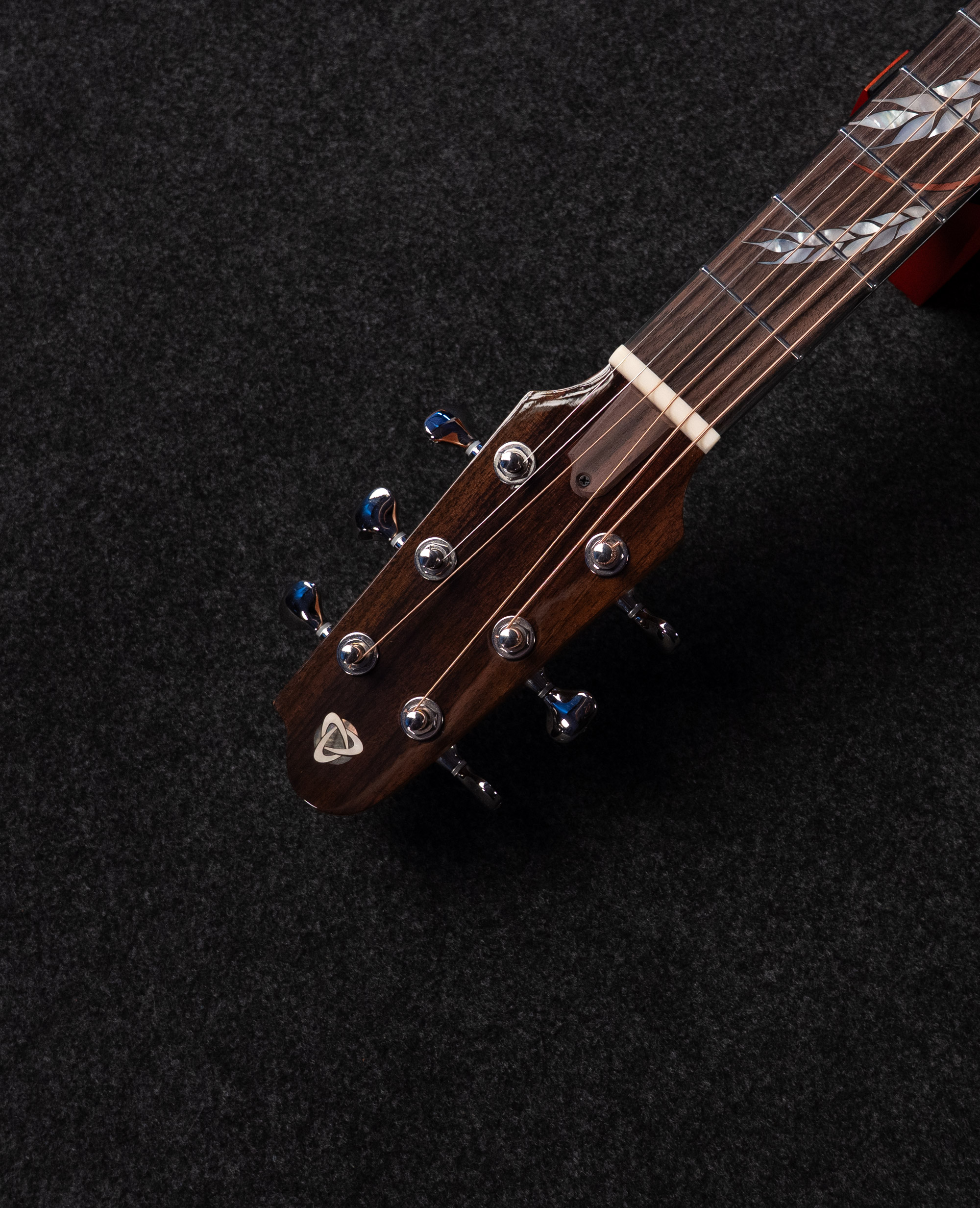 Акустическая гитара Covenant Focus Red X - купить в "Гитарном Клубе"