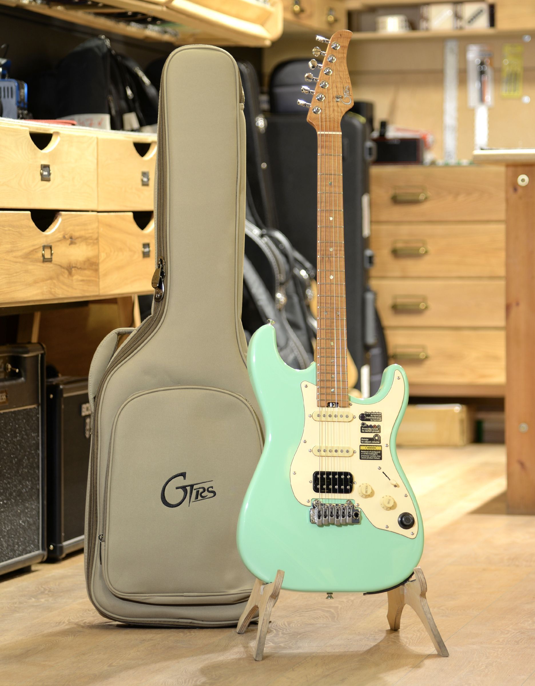 Электрогитара Mooer GTRS P801 Green - купить в "Гитарном Клубе"