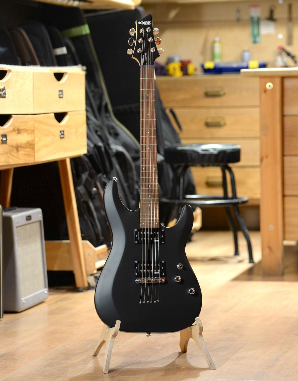 Электрогитара Schecter C-6 Deluxe Satin Black - купить в "Гитарном Клубе"