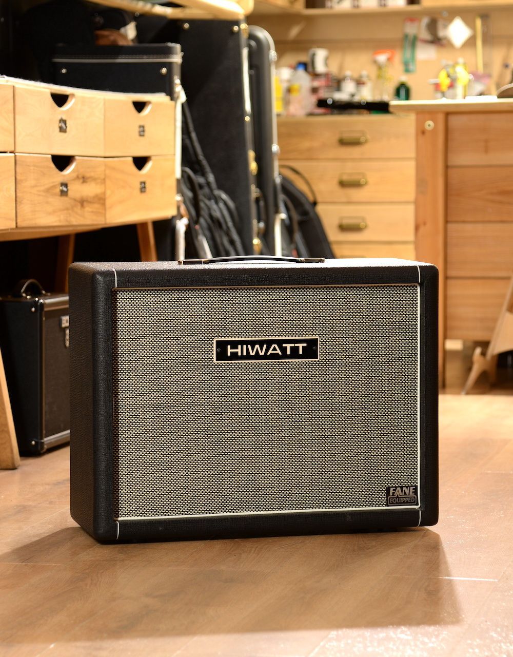 Кабинет для усилителя электрогитары HIWATT HG212, 200 Вт, 2Х12" Hiwatt Fane Speaker - купить в "Гитарном Клубе"