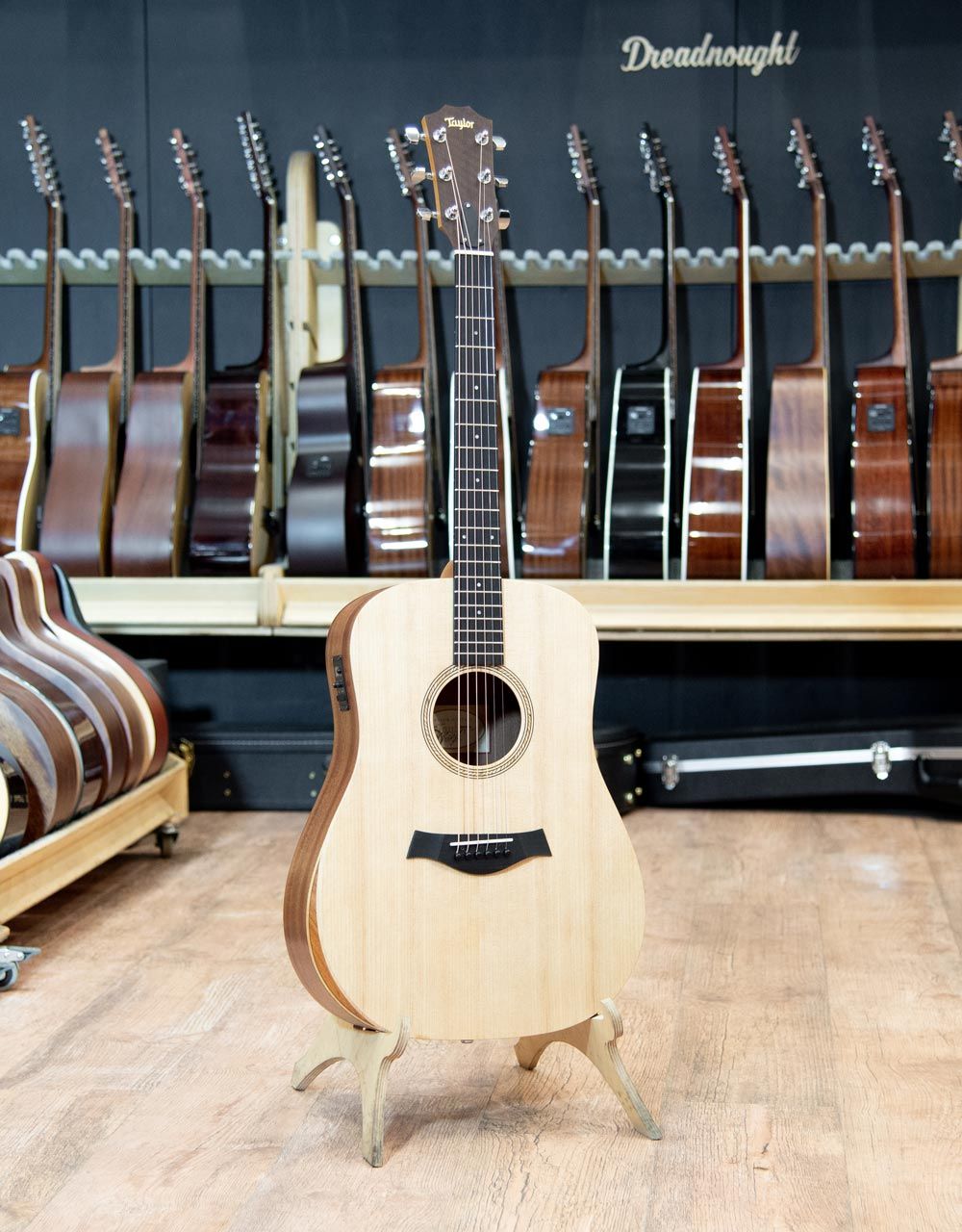 Электроакустическая гитара Taylor Academy 10e - купить в "Гитарном Клубе"