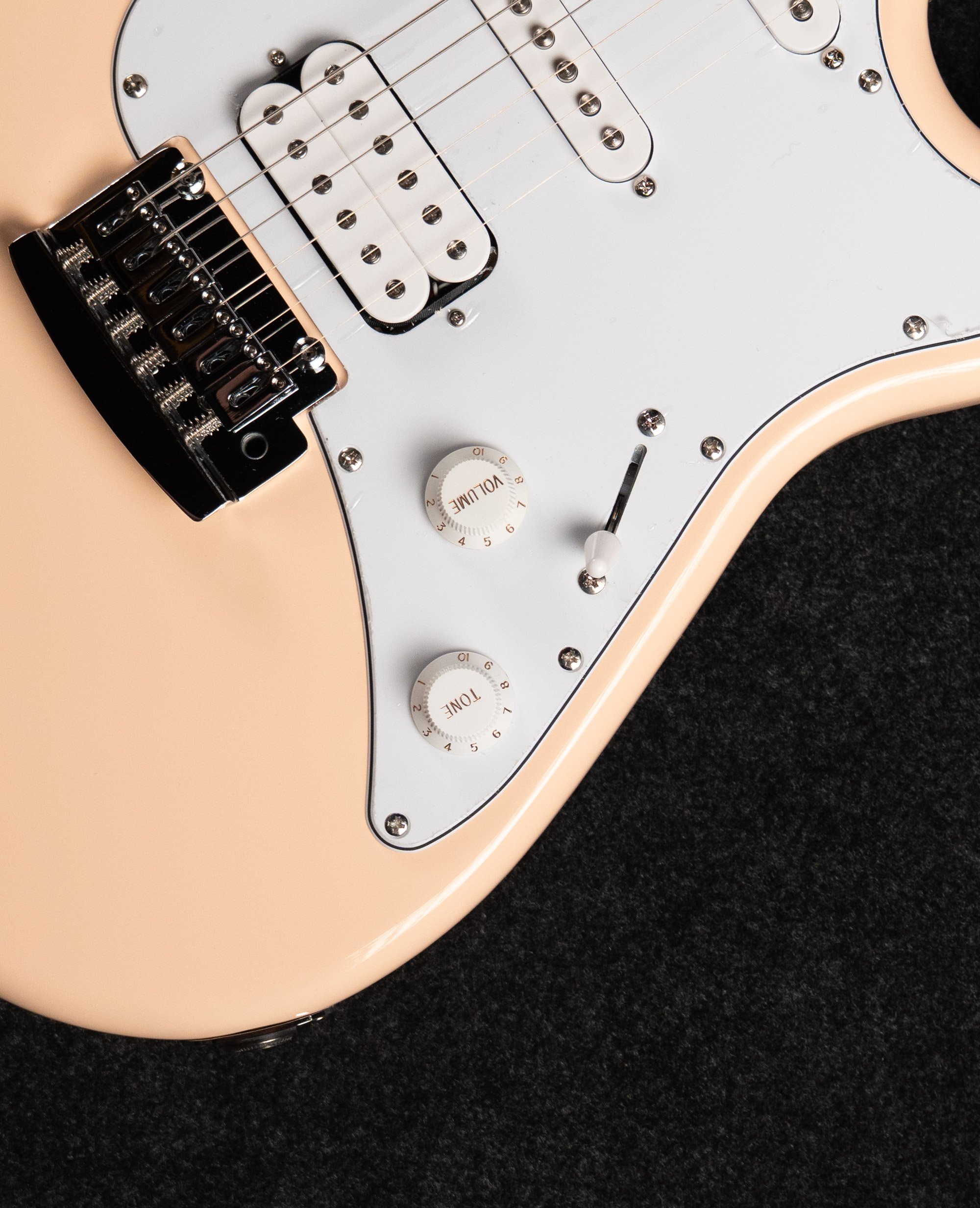 Электрогитара Sterling Cutlass HSS Vintage Cream - купить в "Гитарном Клубе"