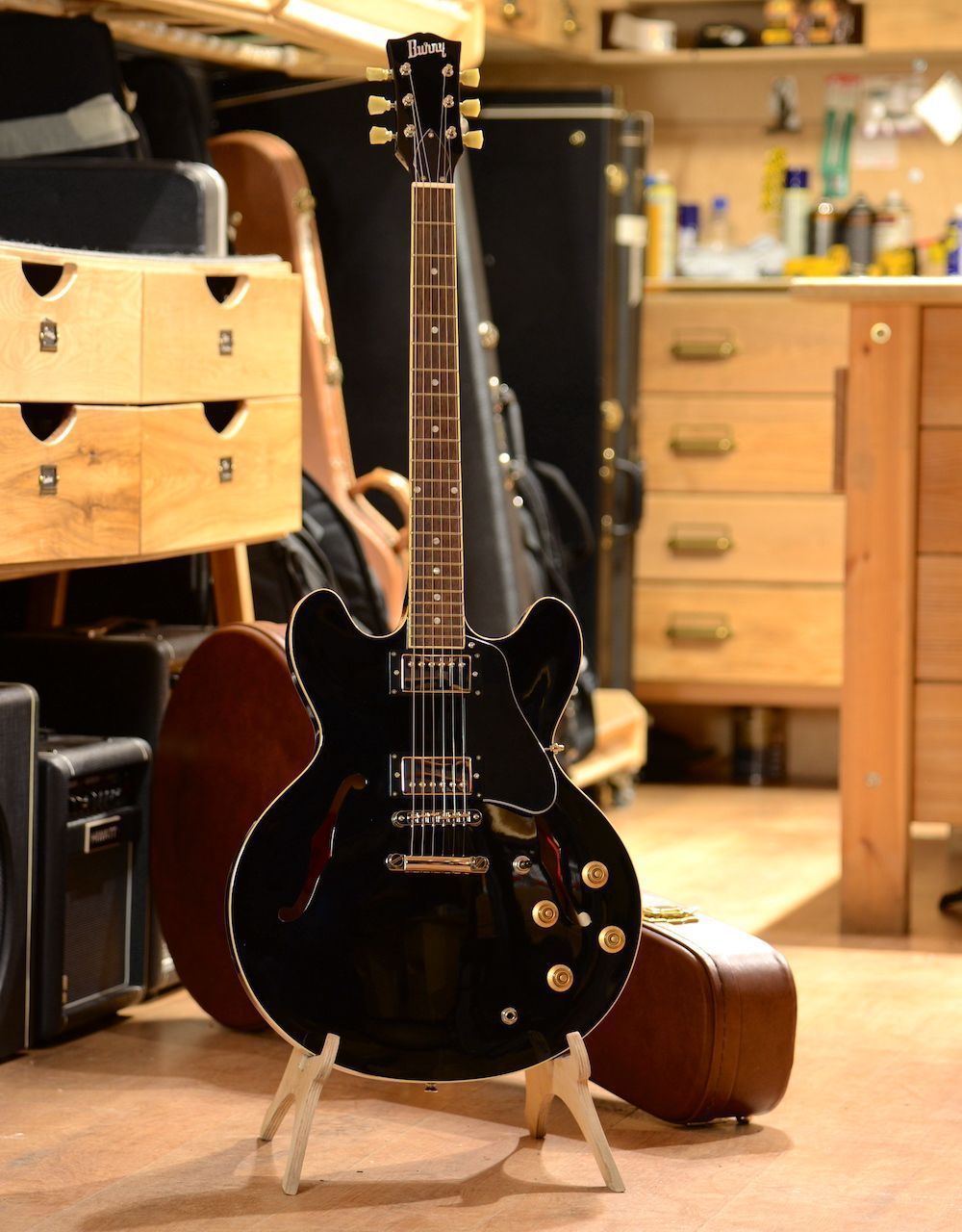 Полуакустическая гитара Burny RSA70 BLK - купить в "Гитарном Клубе"