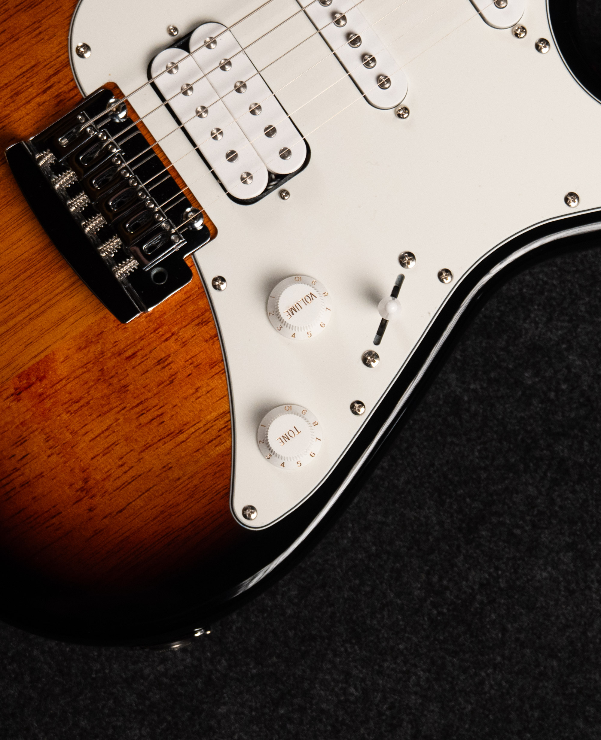 Электрогитара Sterling Cutlass HSS Vintage Sunburst - купить в "Гитарном Клубе"