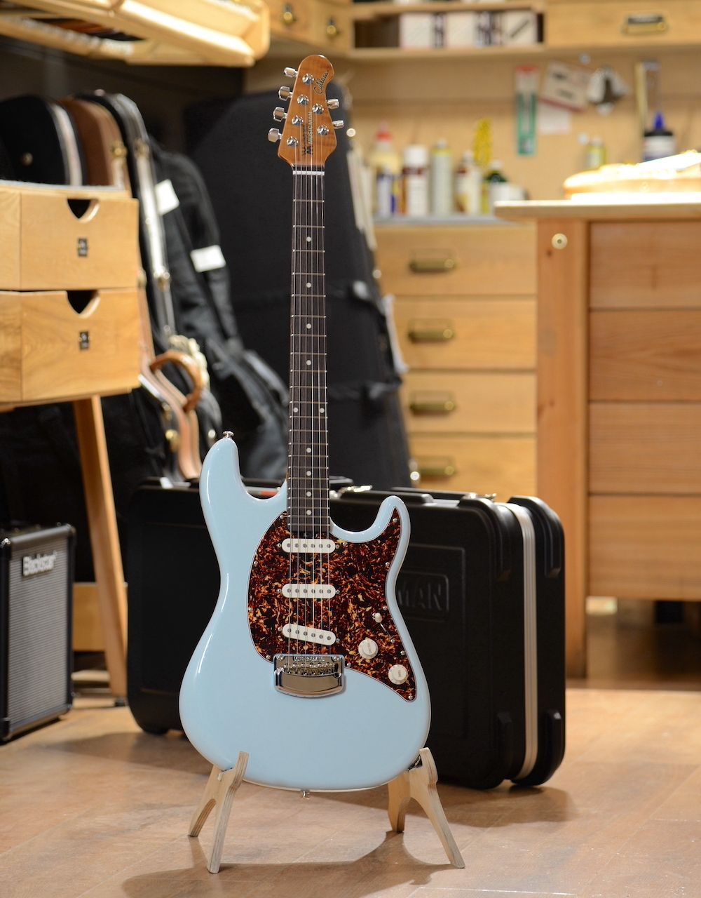 Электрогитара Music Man Cutlass SSS, Powder Blue - купить в "Гитарном Клубе"