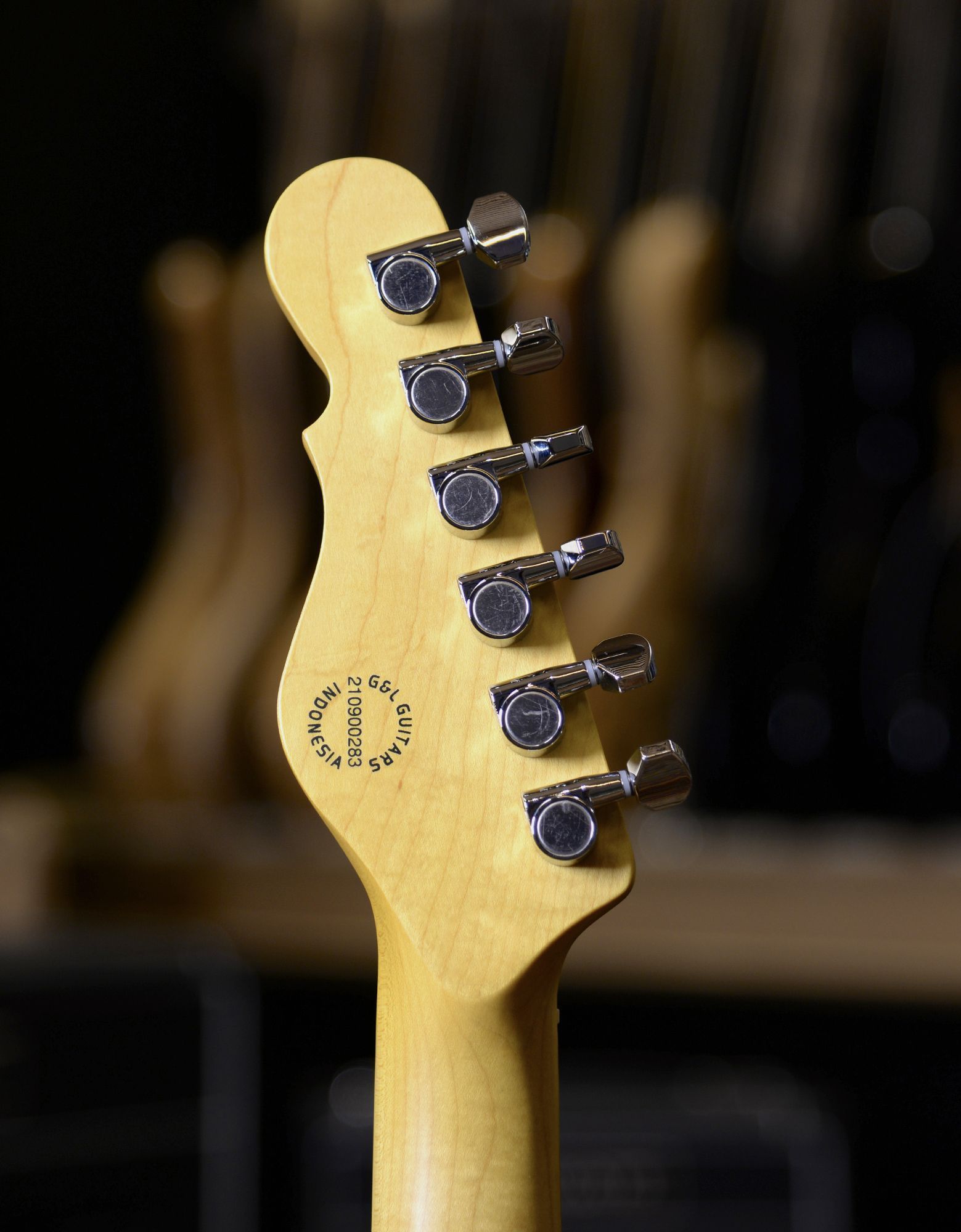 Электрогитара G&L Tribute ASAT Classic Bluesboy Semi-Hollow 3-Tone Sunburst MP SF - купить в "Гитарном Клубе"