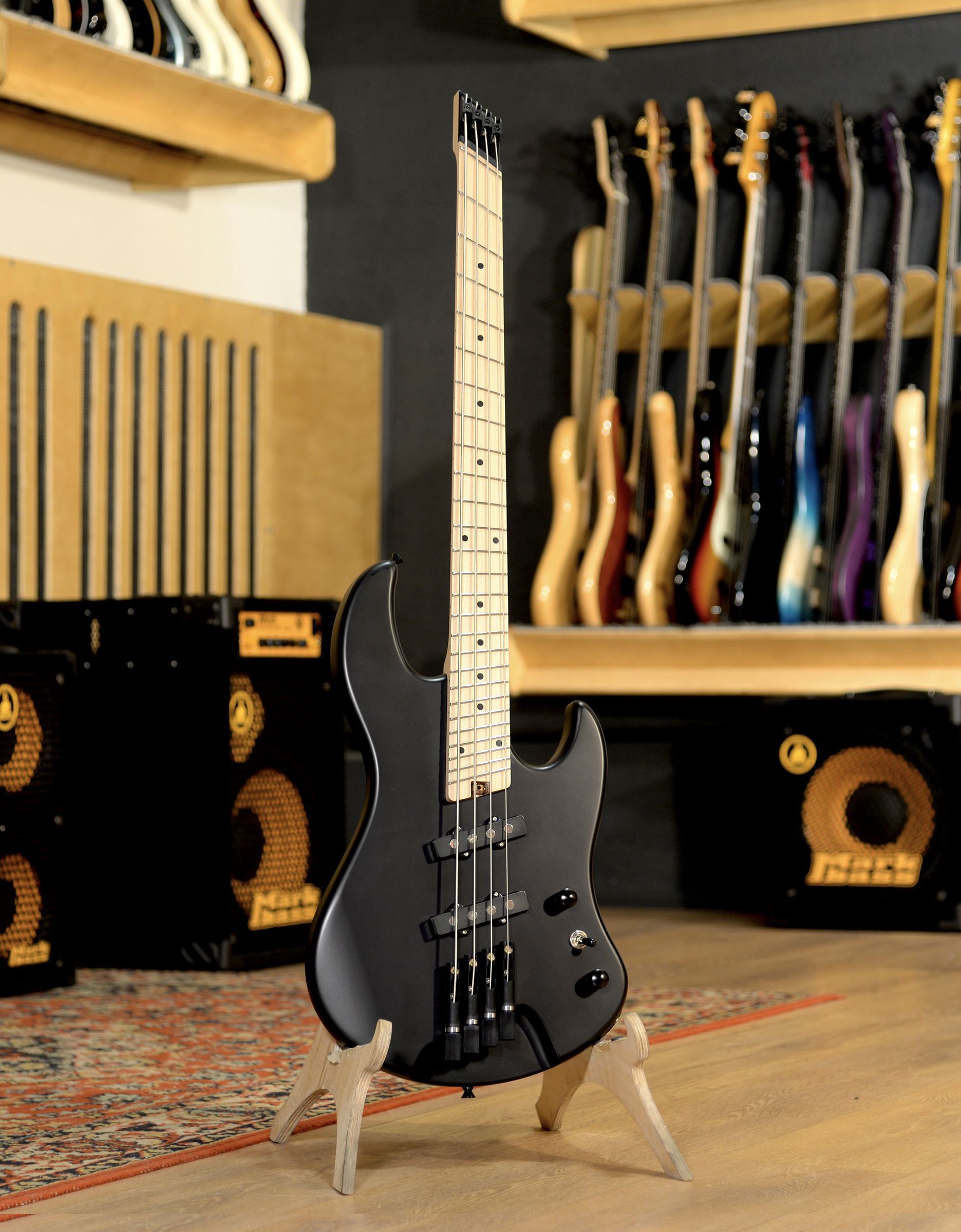 Бас-гитара Inspector Headless BLK - купить в "Гитарном Клубе"