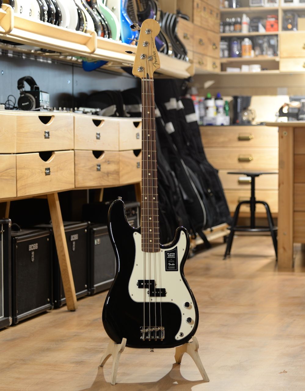 Бас-гитара Fender Player Precision Bass Black PF - купить в "Гитарном Клубе"