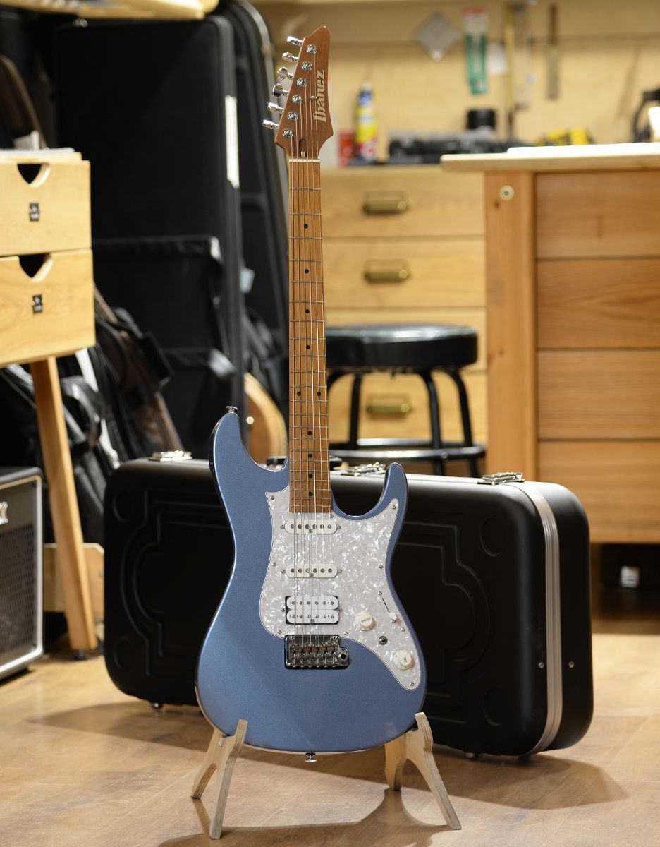 Электрогитара Ibanez Prestige AZ2204-ICM, Ice Blue Metallic - купить в "Гитарном Клубе"
