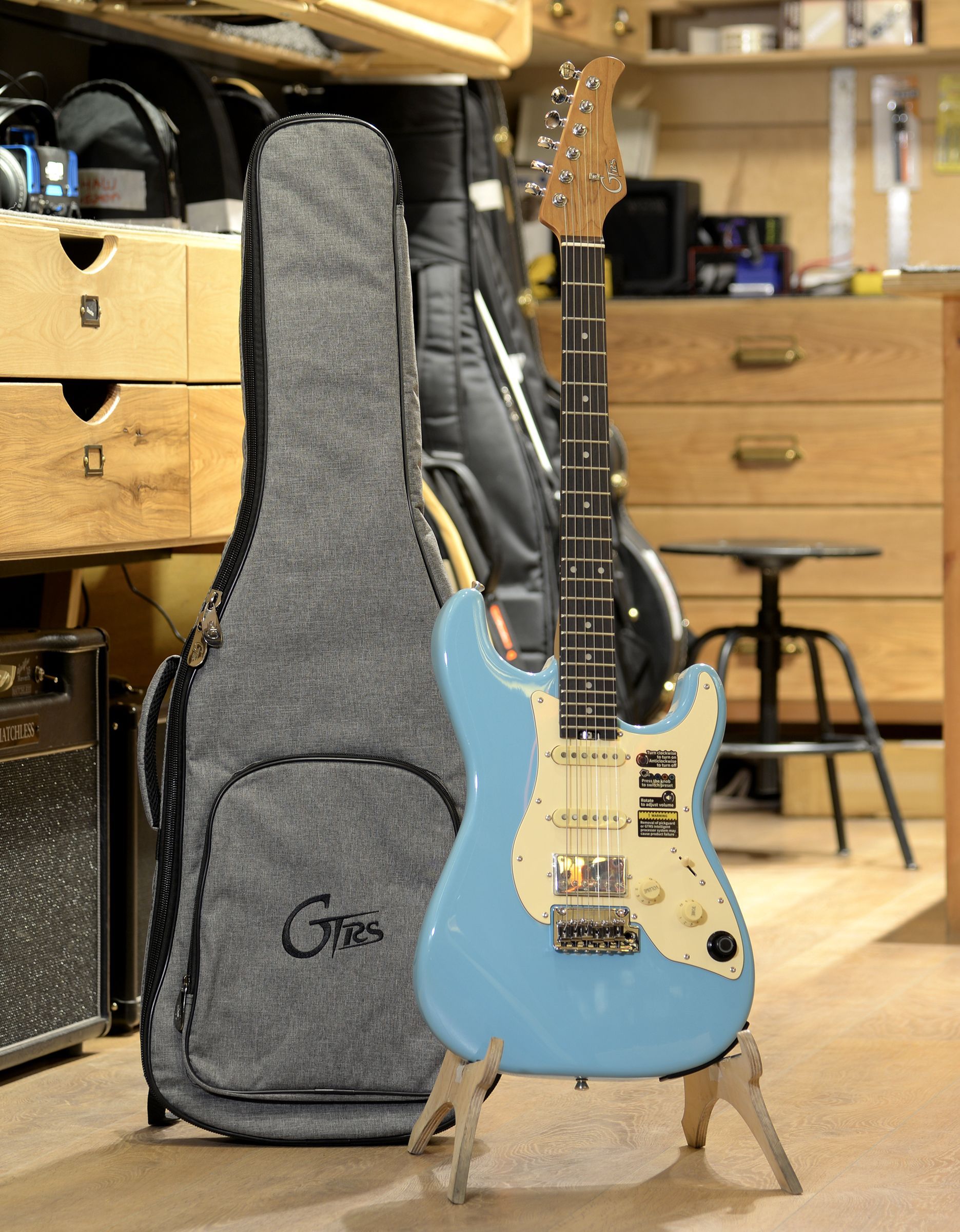 Электрогитара Mooer GTRS S800 Blue - купить в "Гитарном Клубе"