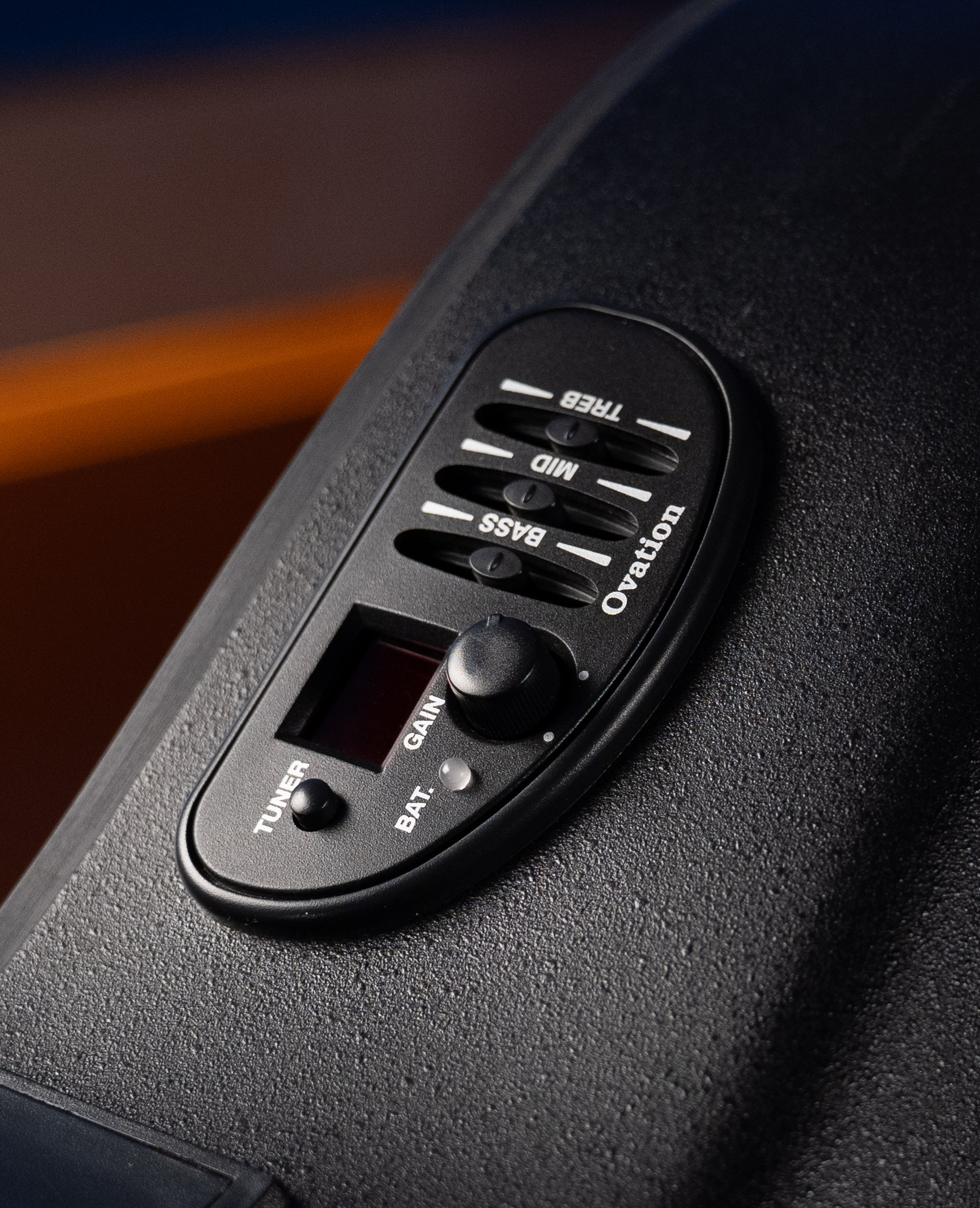 Электроакустическая гитара Ovation CE44P-FKOA Celebrity Elite Plus Mid Cutaway Natural Figured - купить в "Гитарном Клубе"