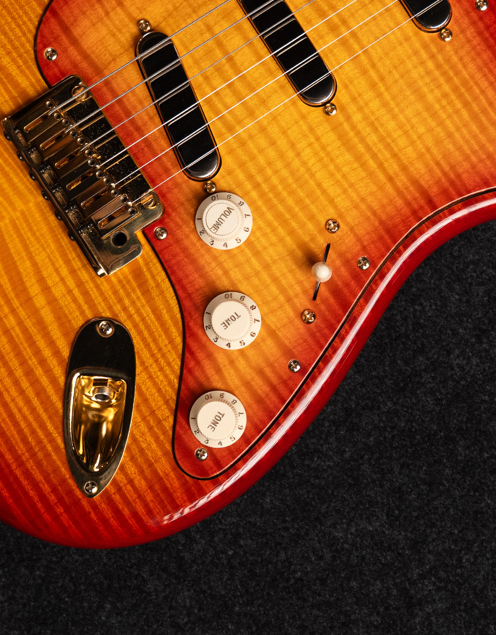 Электрогитара Fender Custom Shop Masterbuilt Yuriy Shishkov Russian Stratocaster Masterbuild Shishko - купить в "Гитарном Клубе"