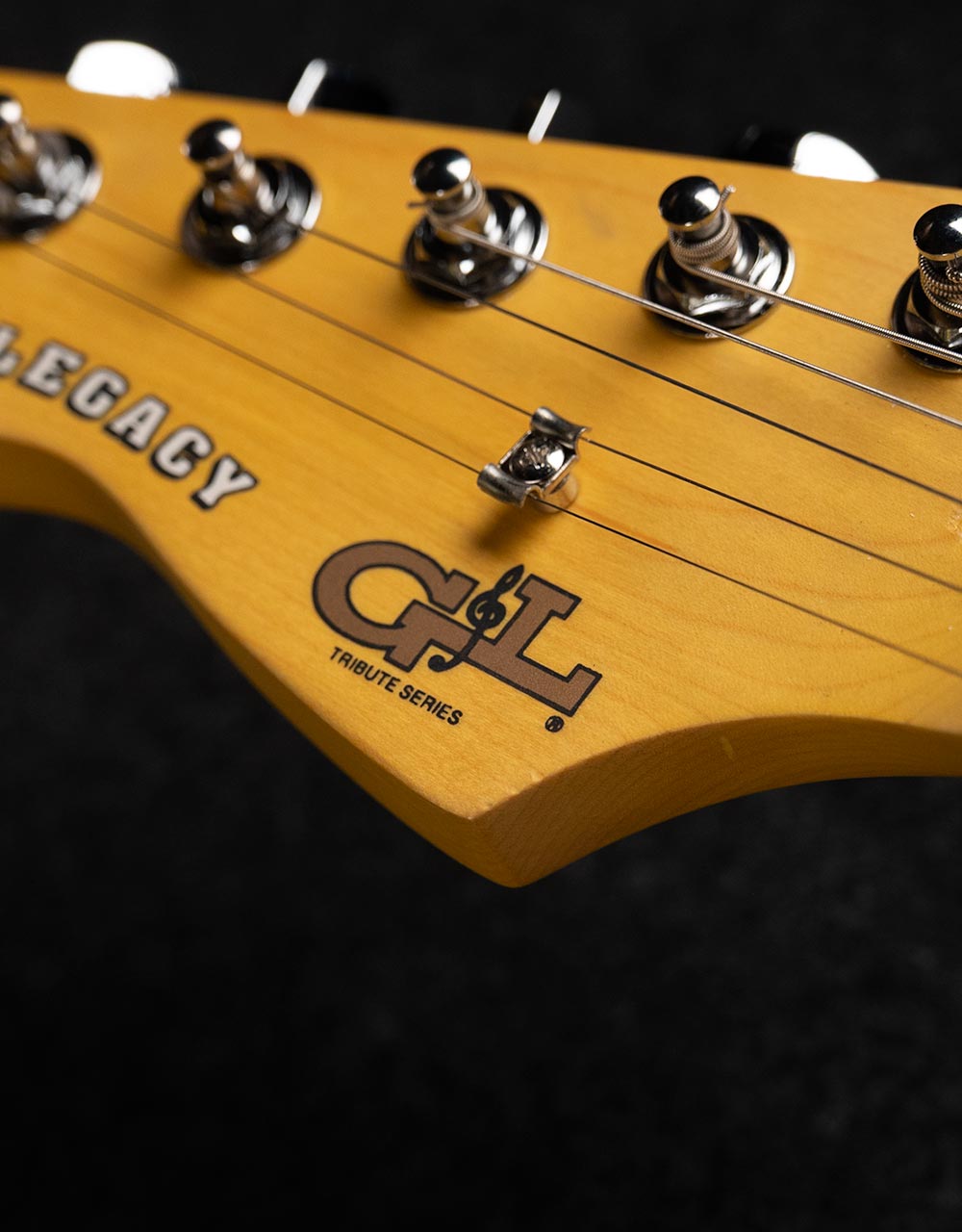 Электрогитара G&L Tribute Legacy L/H 3-Tone Sunburst RW - купить в "Гитарном Клубе"