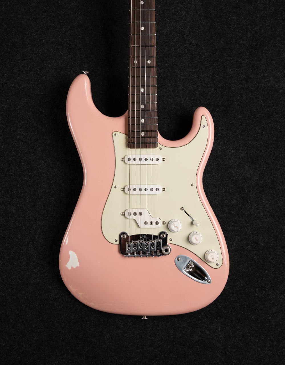 Электрогитара G&L Custom Shop Legacy SSZ RW Nitro Shell Pink - купить в "Гитарном Клубе"