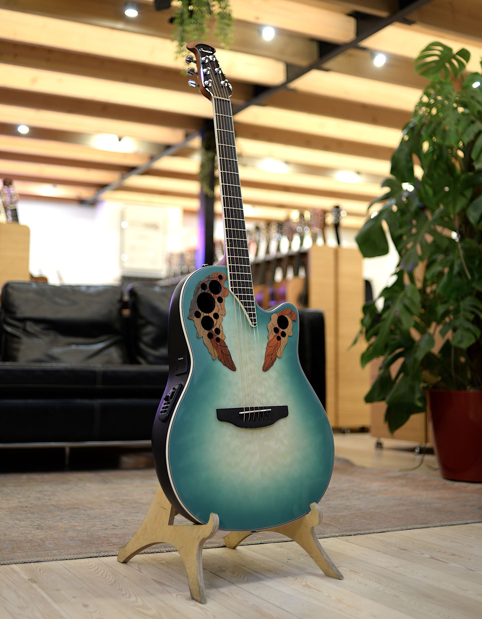 Электроакустическая гитара Ovation CE44X-9B Celebrity Elite Plus Mid Cutaway Mintburst - купить в "Гитарном Клубе"