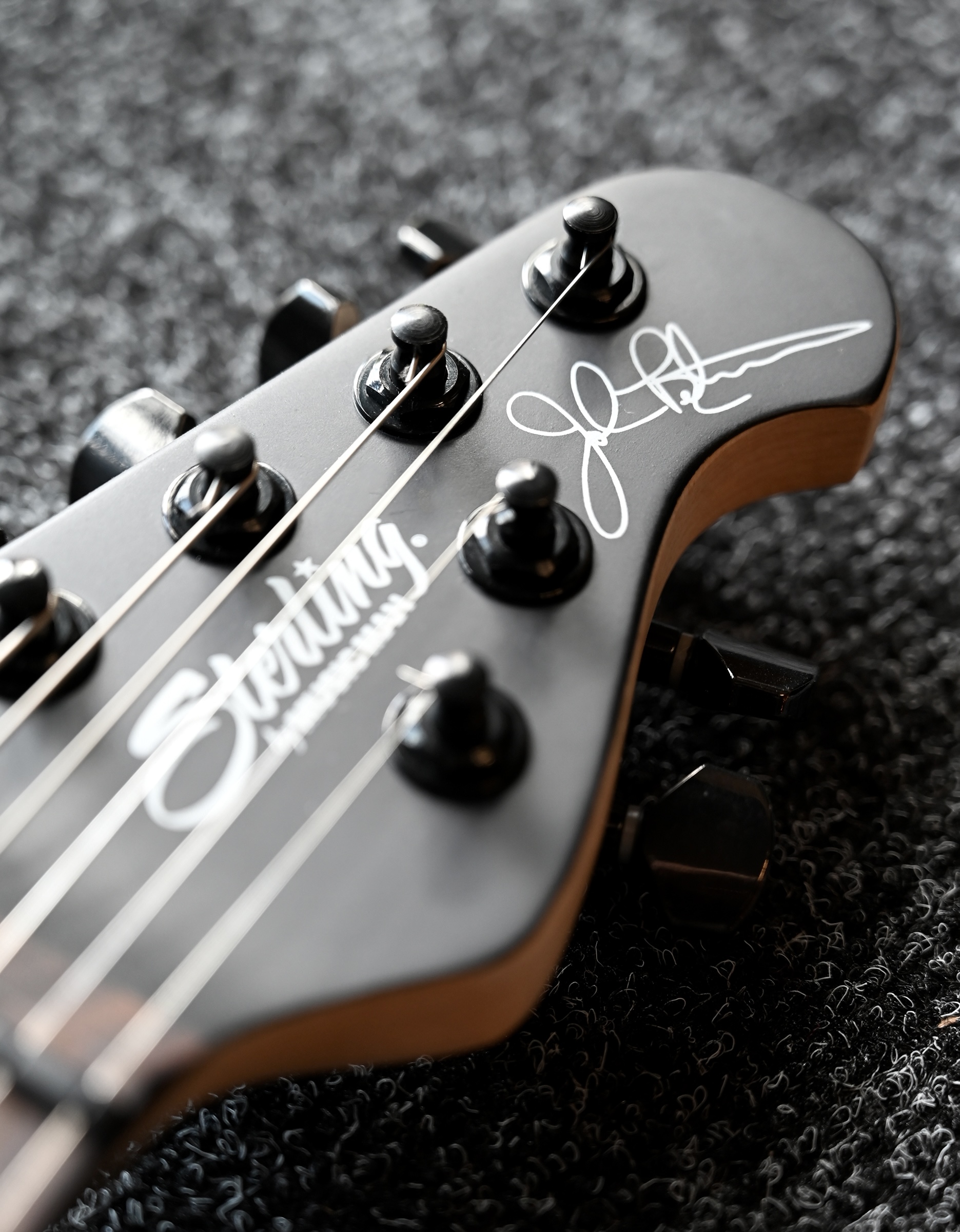 Электрогитара Sterling JP60 Stealth Black - купить в "Гитарном Клубе"