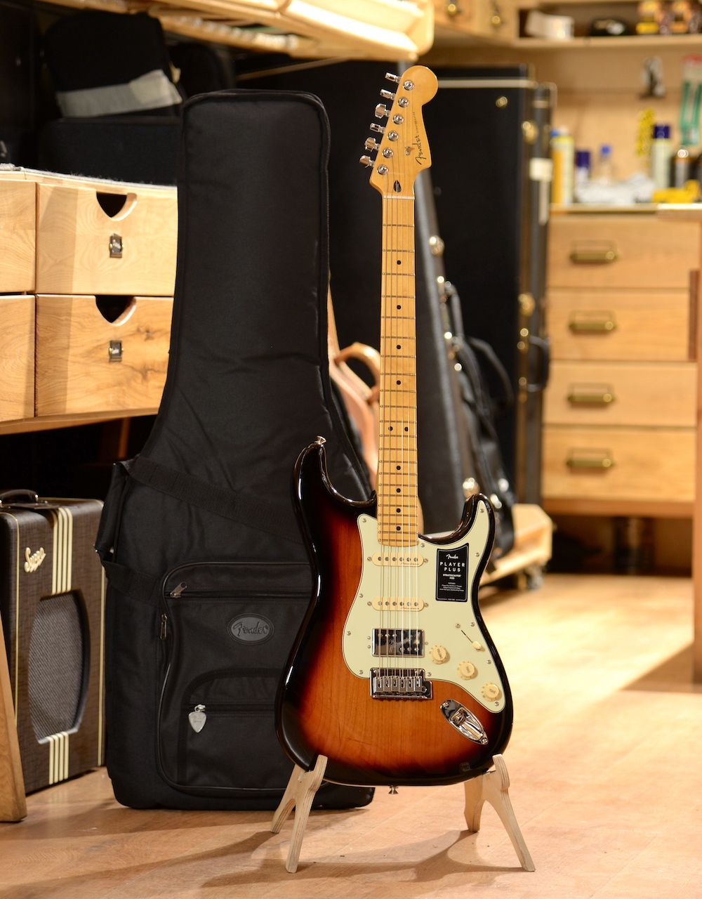 Электрогитара Fender Player Plus Stratocaster Sunburst HSS MN - купить в "Гитарном Клубе"