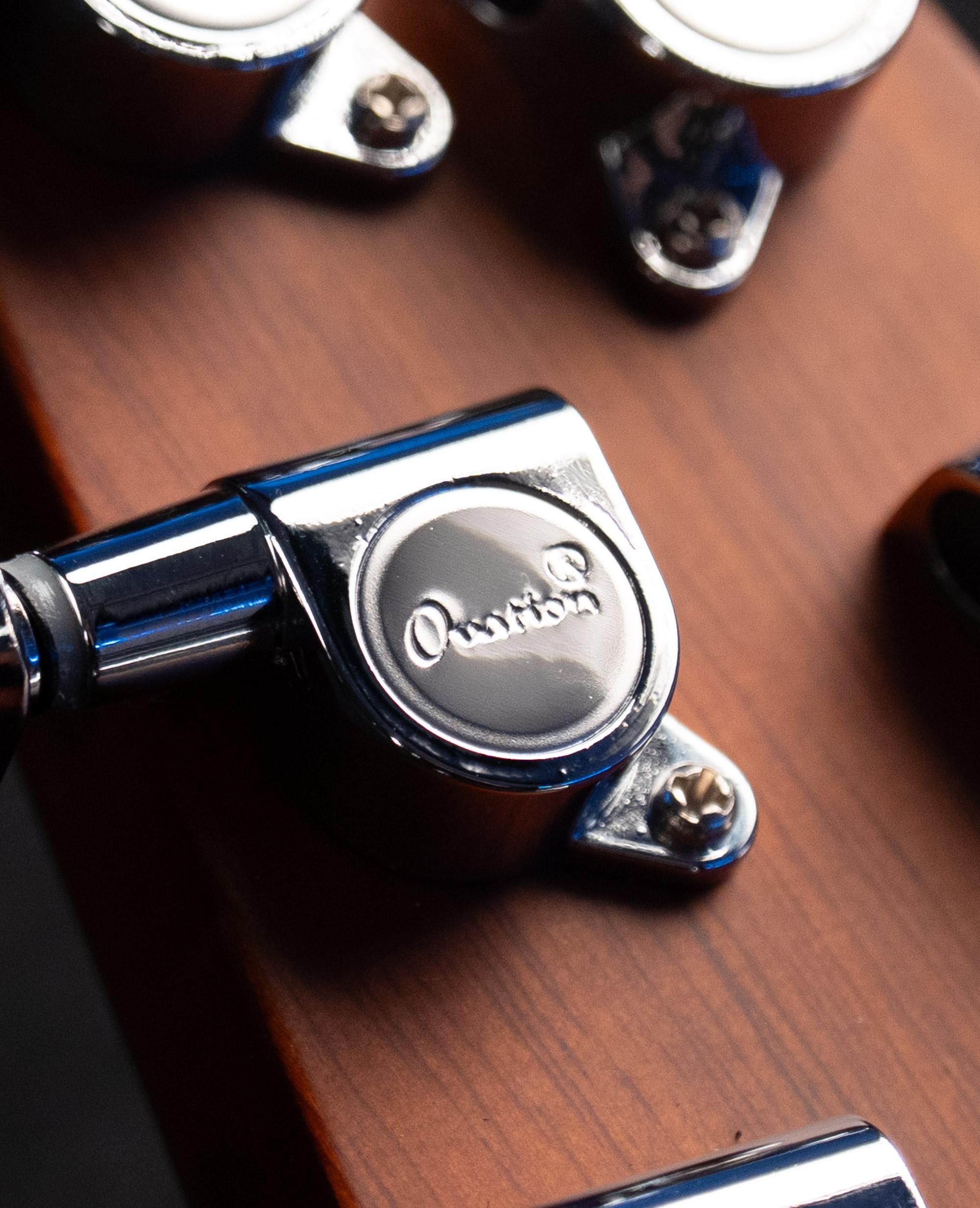 Электроакустическая гитара Ovation CE44X-9B Celebrity Elite Plus Mid Cutaway Mintburst - купить в "Гитарном Клубе"