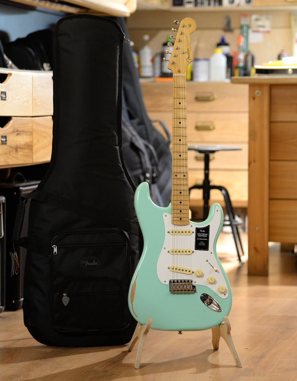 Электрогитара Fender Vintera Road Worn 50