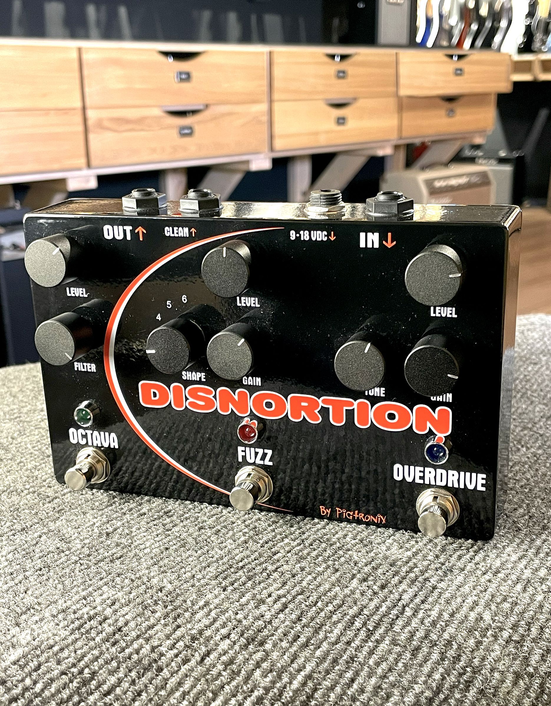 Гитарная педаль Pigtronix OFO Disnortion-Octave FUZZ Overdrive - купить в "Гитарном Клубе"