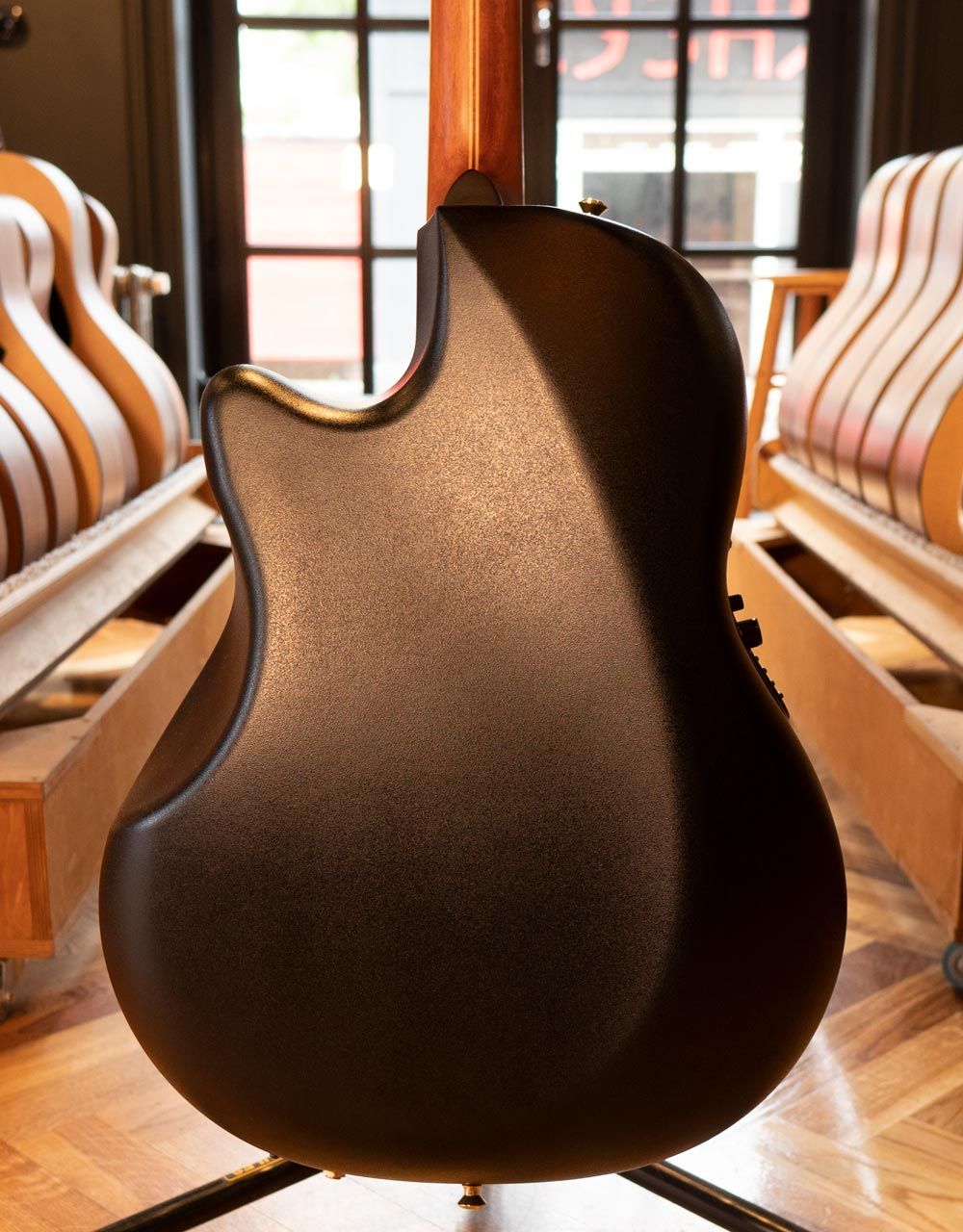 Электроакустическая гитара Ovation C2079AX-CCB Custom Legend Deep Contour Cutaway Cherry Cherry Burs - купить в "Гитарном Клубе"