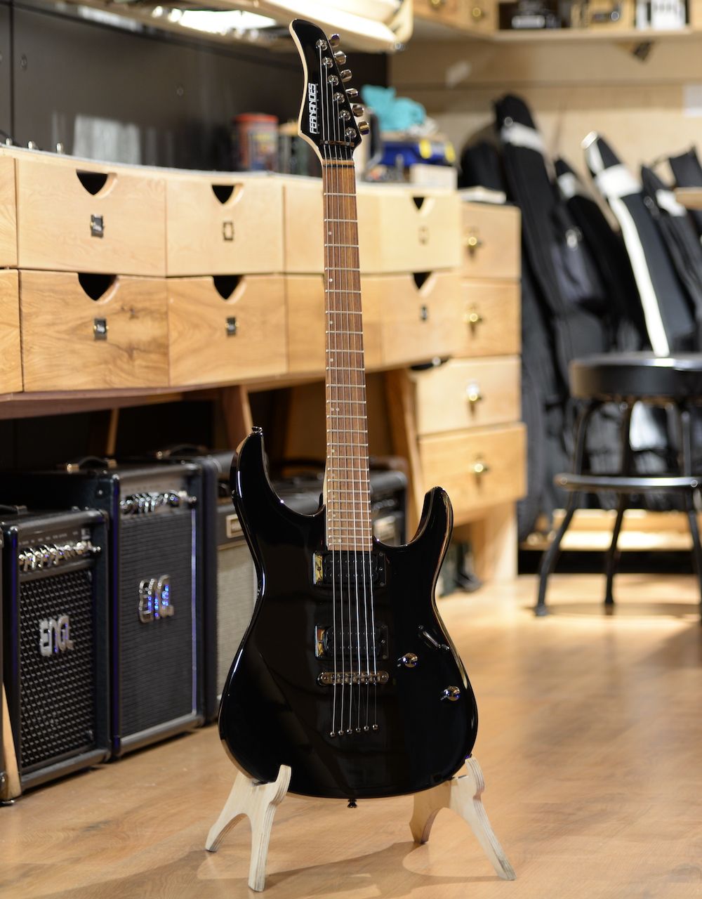 Электрогитара Fernandes Revolver XX06 Black - купить в "Гитарном Клубе"