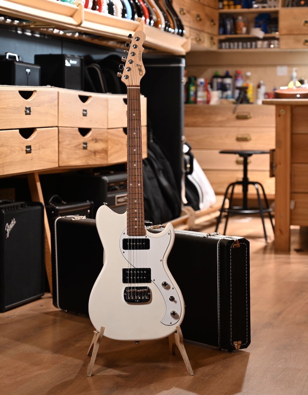 Электрогитара G&L Fallout Alpine White CR - купить в "Гитарном Клубе"