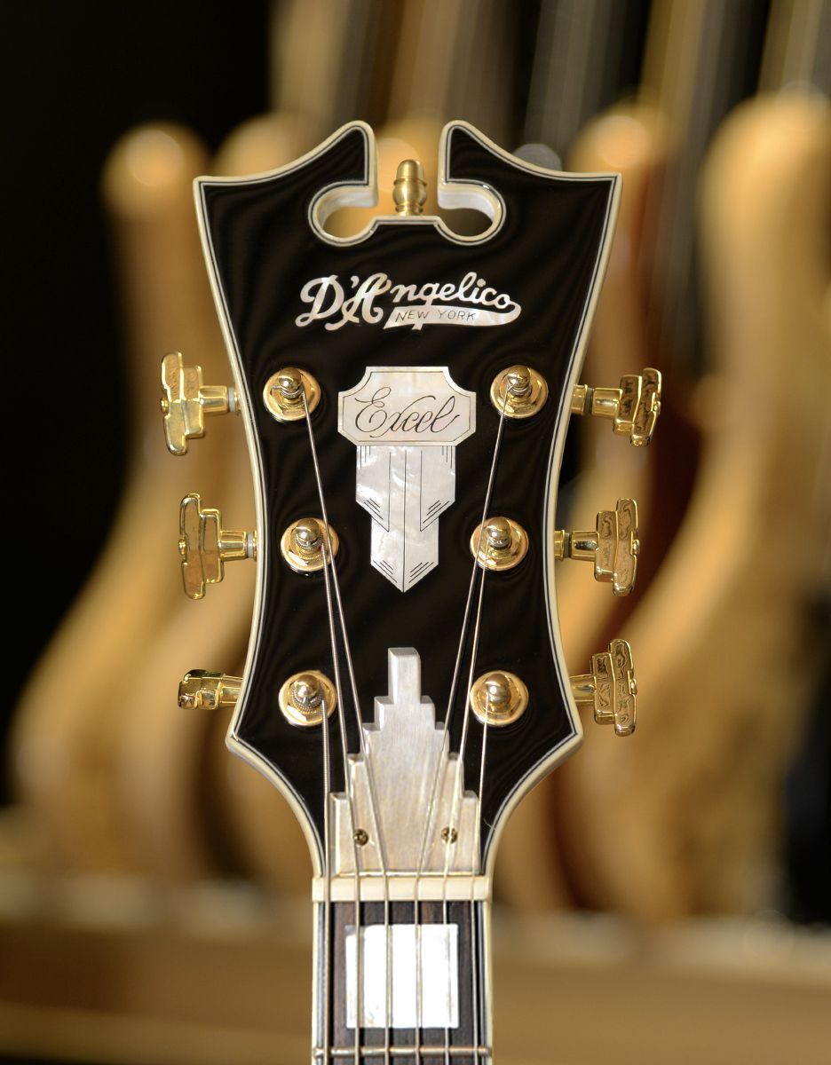 Полуакустическая гитара D