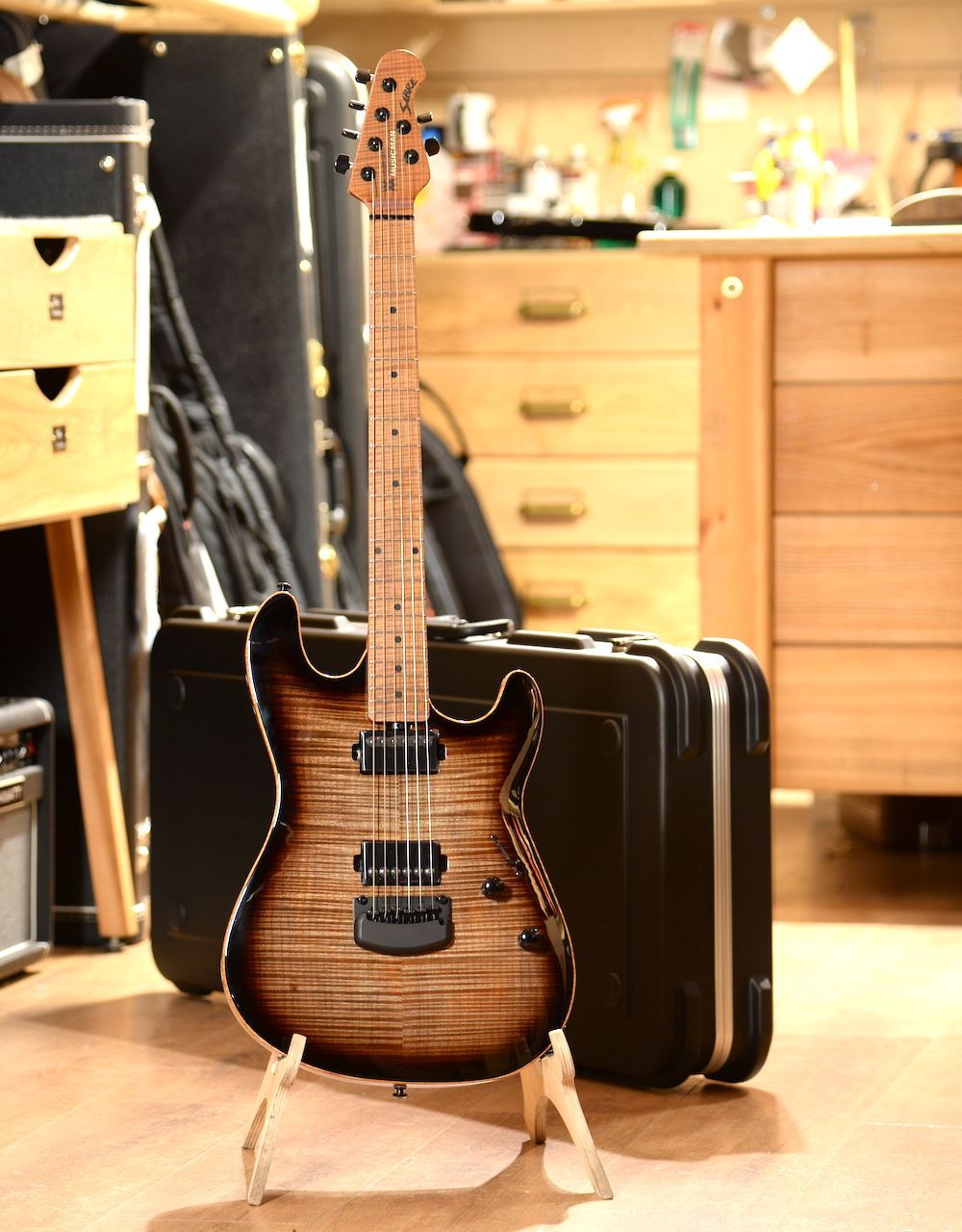 Электрогитара Music Man Sabre Cobra Flame - купить в "Гитарном Клубе"