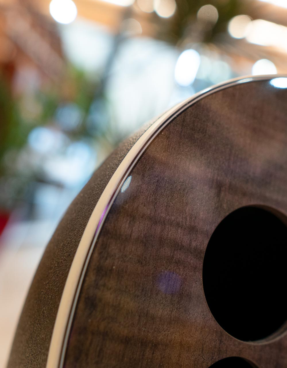 Электроакустическая гитара Ovation Applause AE44IIP-TBKF Elite Mid Cutaway Trans Black - купить в "Гитарном Клубе"