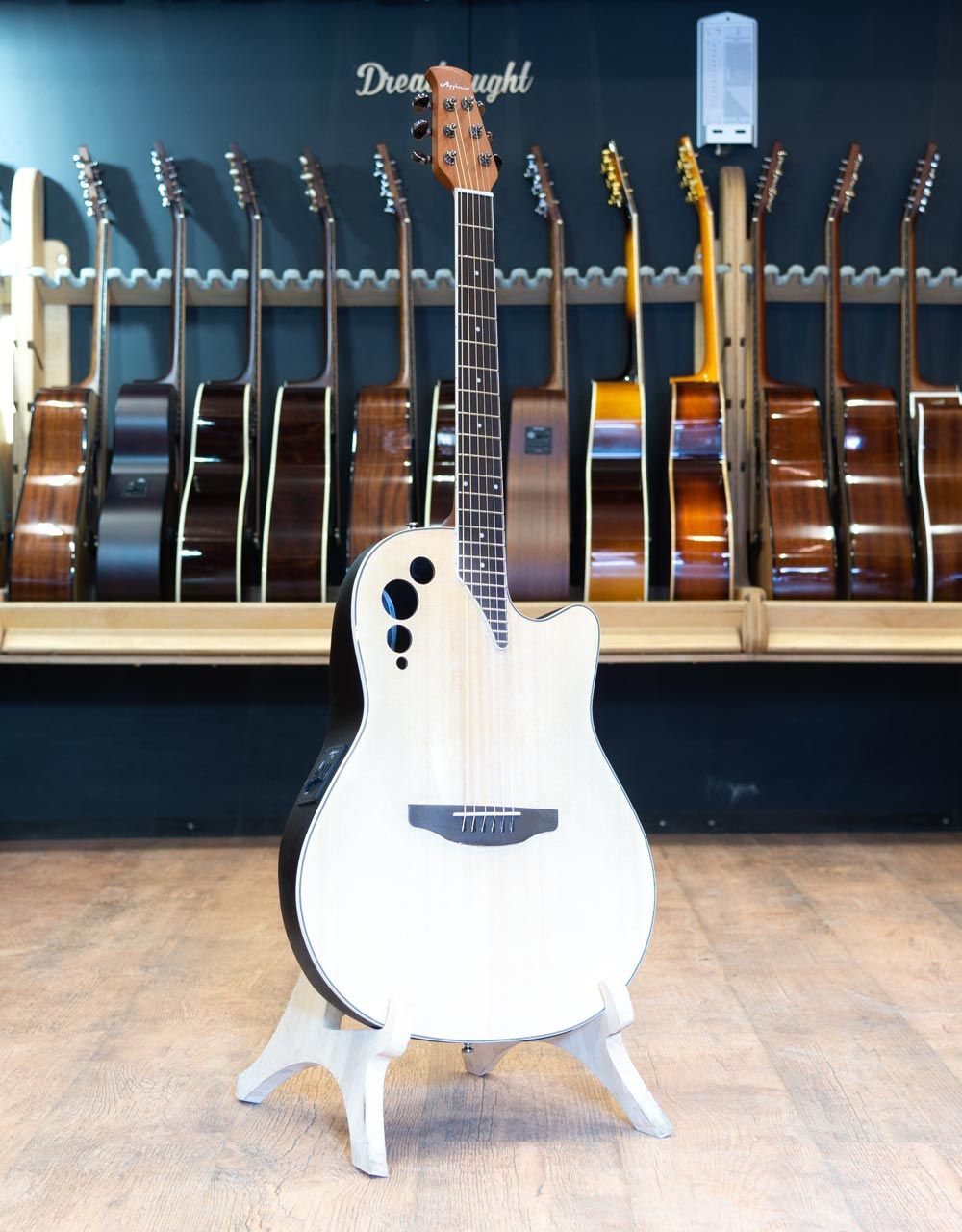 Электроакустическая гитара Ovation Applause AE44II-4 Mid Cutaway Natural - купить в "Гитарном Клубе"