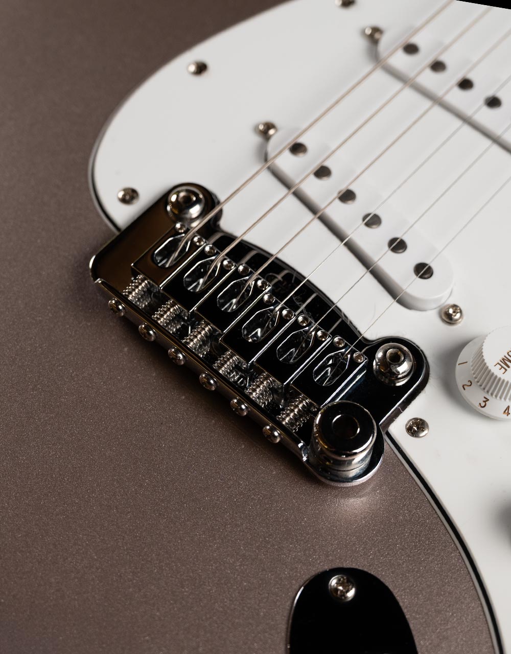 Электрогитара G&L Tribute Legacy Shoreline Gold MP Poplar - купить в "Гитарном Клубе"