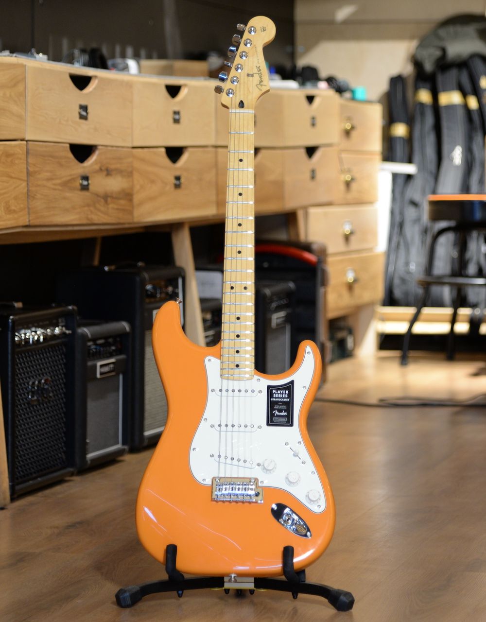 Электрогитара Fender Player Stratocaster Capri Orange - купить в "Гитарном Клубе"