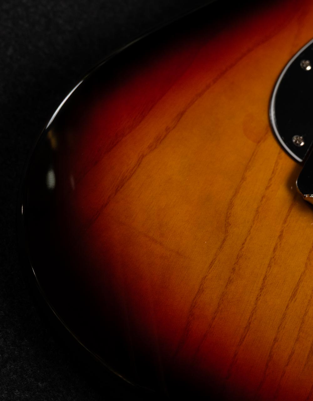 Электрогитара G&L Tribute Legacy 3-Tone Sunburst MP - купить в "Гитарном Клубе"