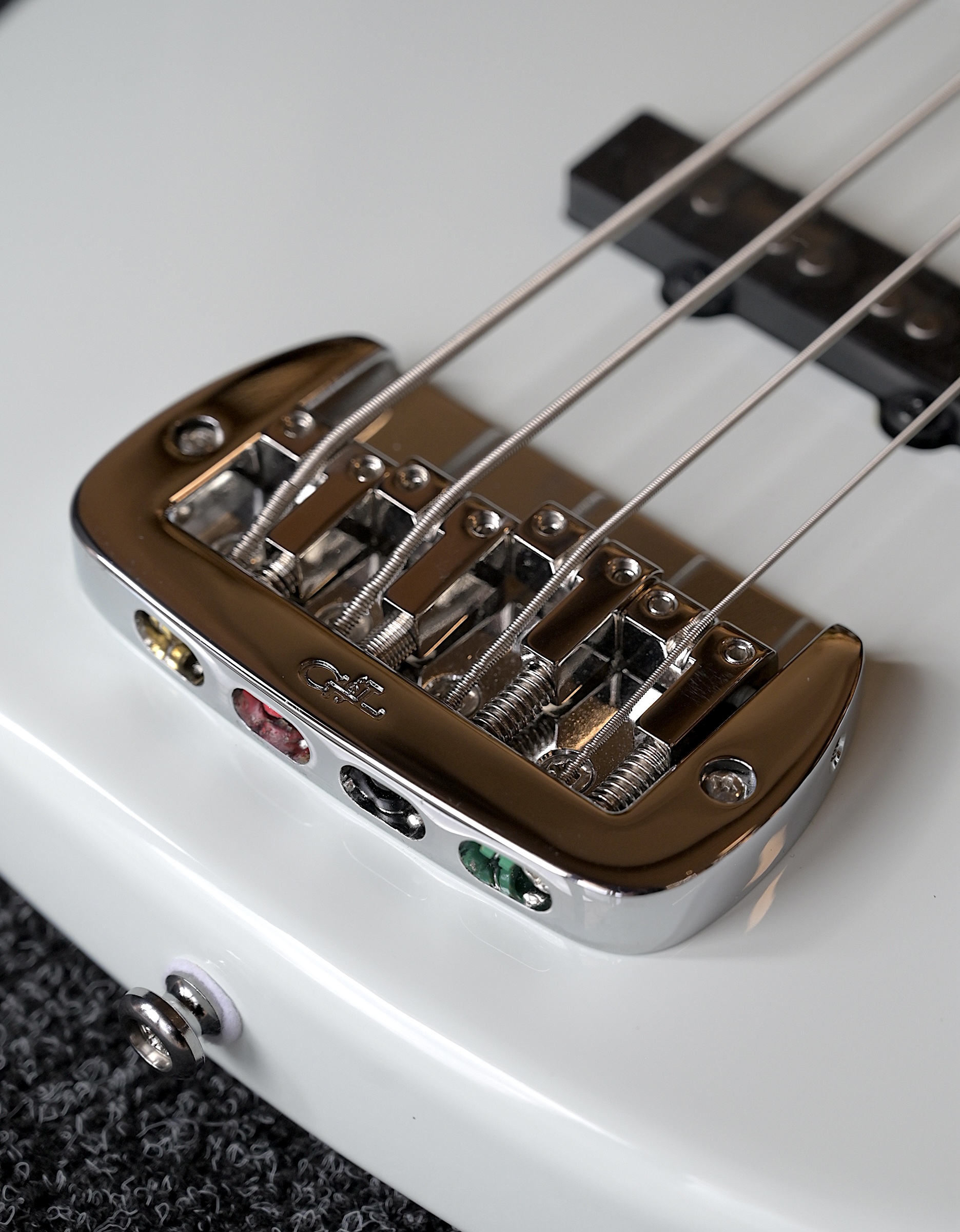 Бас-гитара G&L Tribute JB-2 Sonic Blue Poplar Jatoba - купить в "Гитарном Клубе"