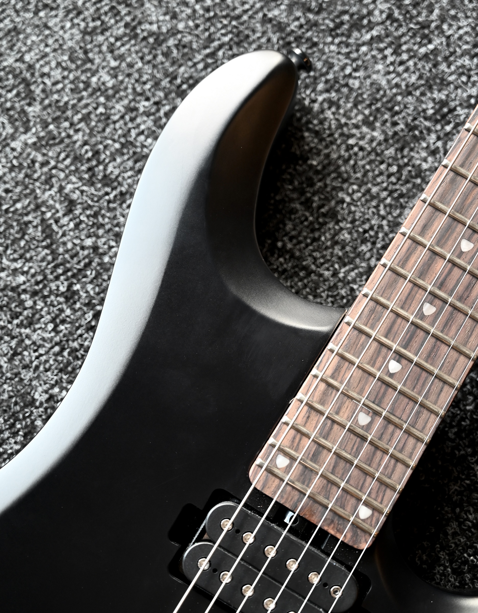 Электрогитара Sterling JP60 Stealth Black - купить в "Гитарном Клубе"