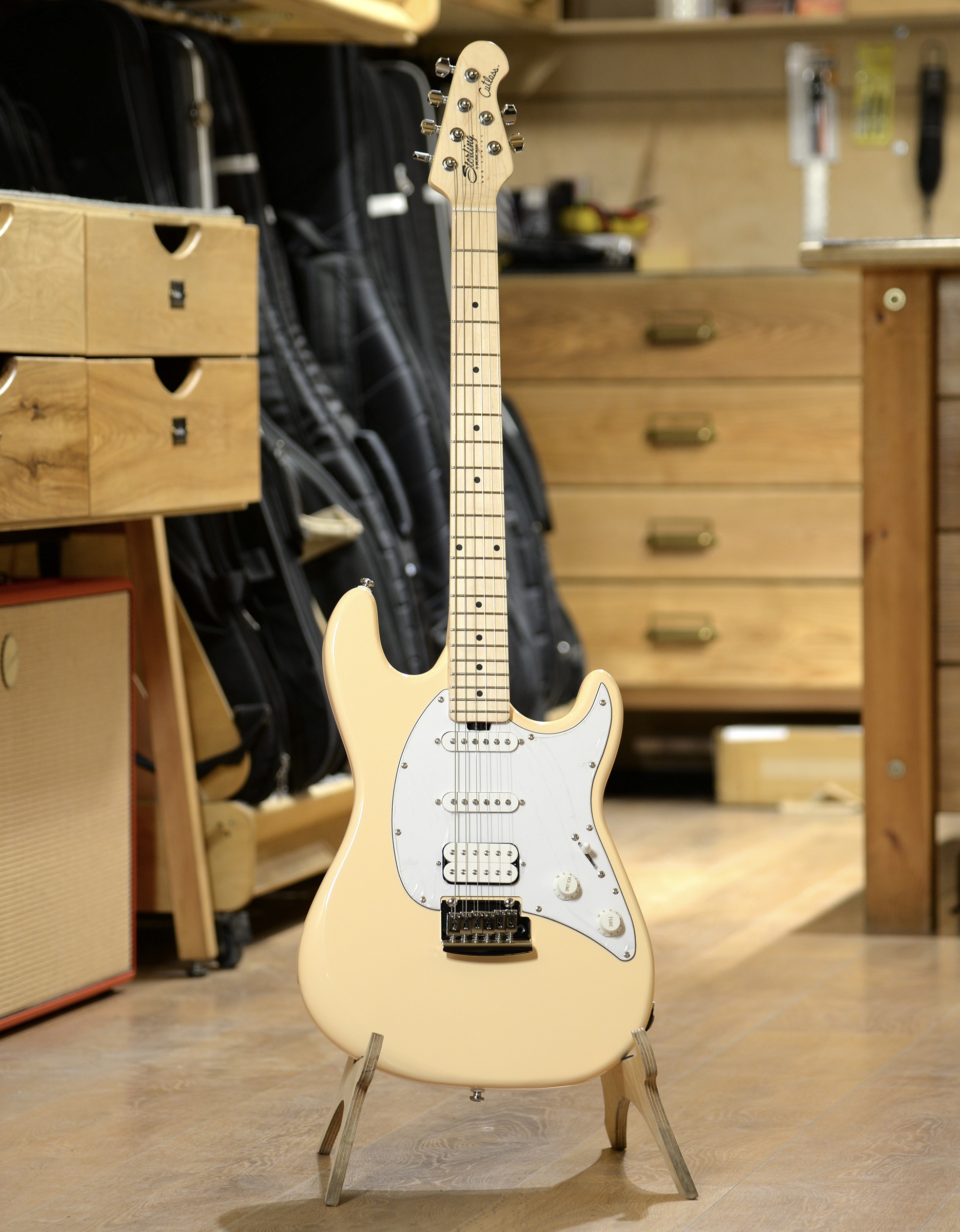 Электрогитара Sterling Cutlass HSS Vintage Cream - купить в "Гитарном Клубе"