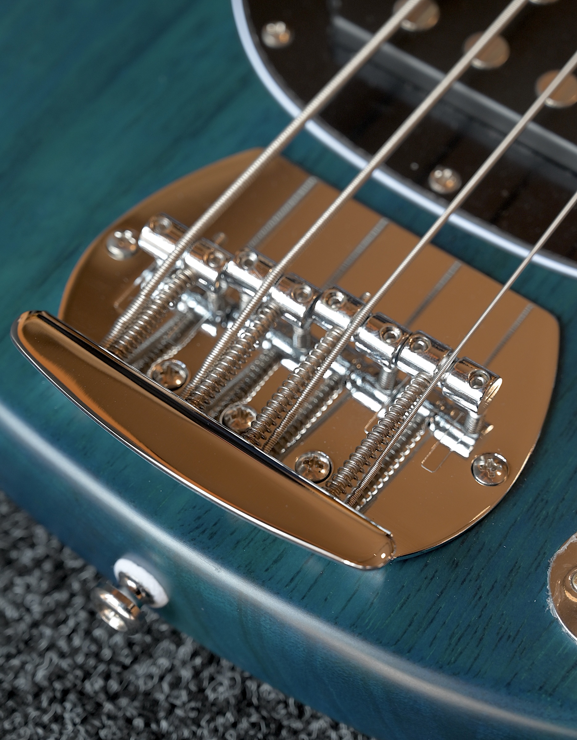 Бас-гитара Sterling StingRay ST-RAY4-TBLS, Trans Blue Satin  - купить в "Гитарном Клубе"