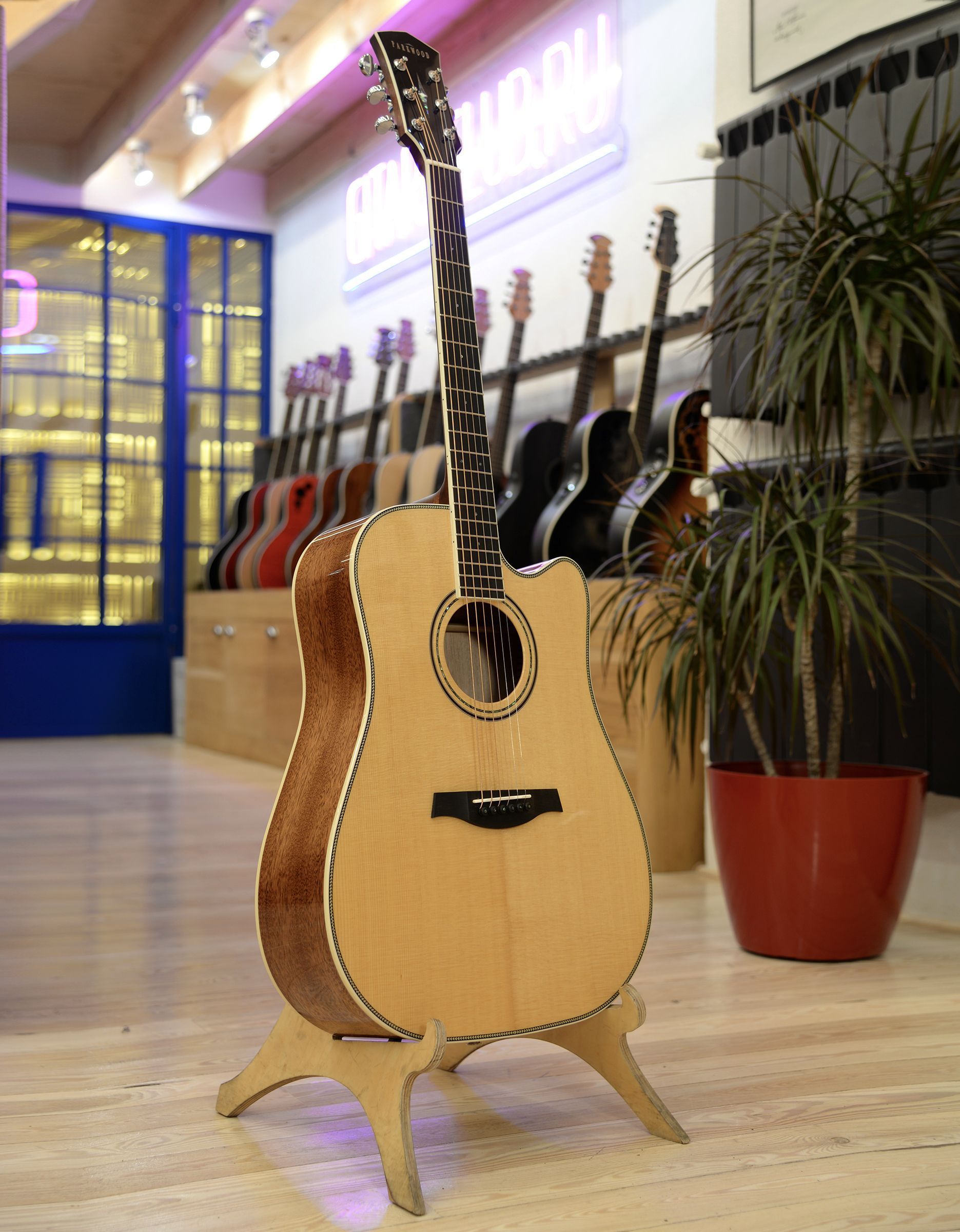 Электроакустическая гитара Parkwood P660-WCASE-NAT - купить в "Гитарном Клубе"