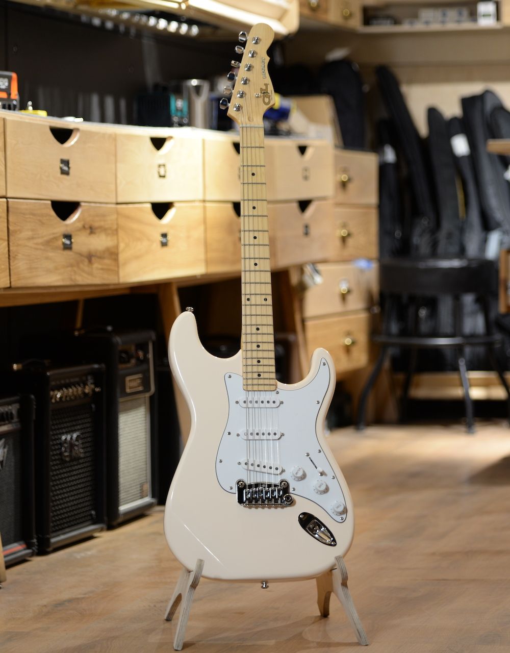 Электрогитара G&L Tribute Legacy Gloss White MP Poplar - купить в "Гитарном Клубе"