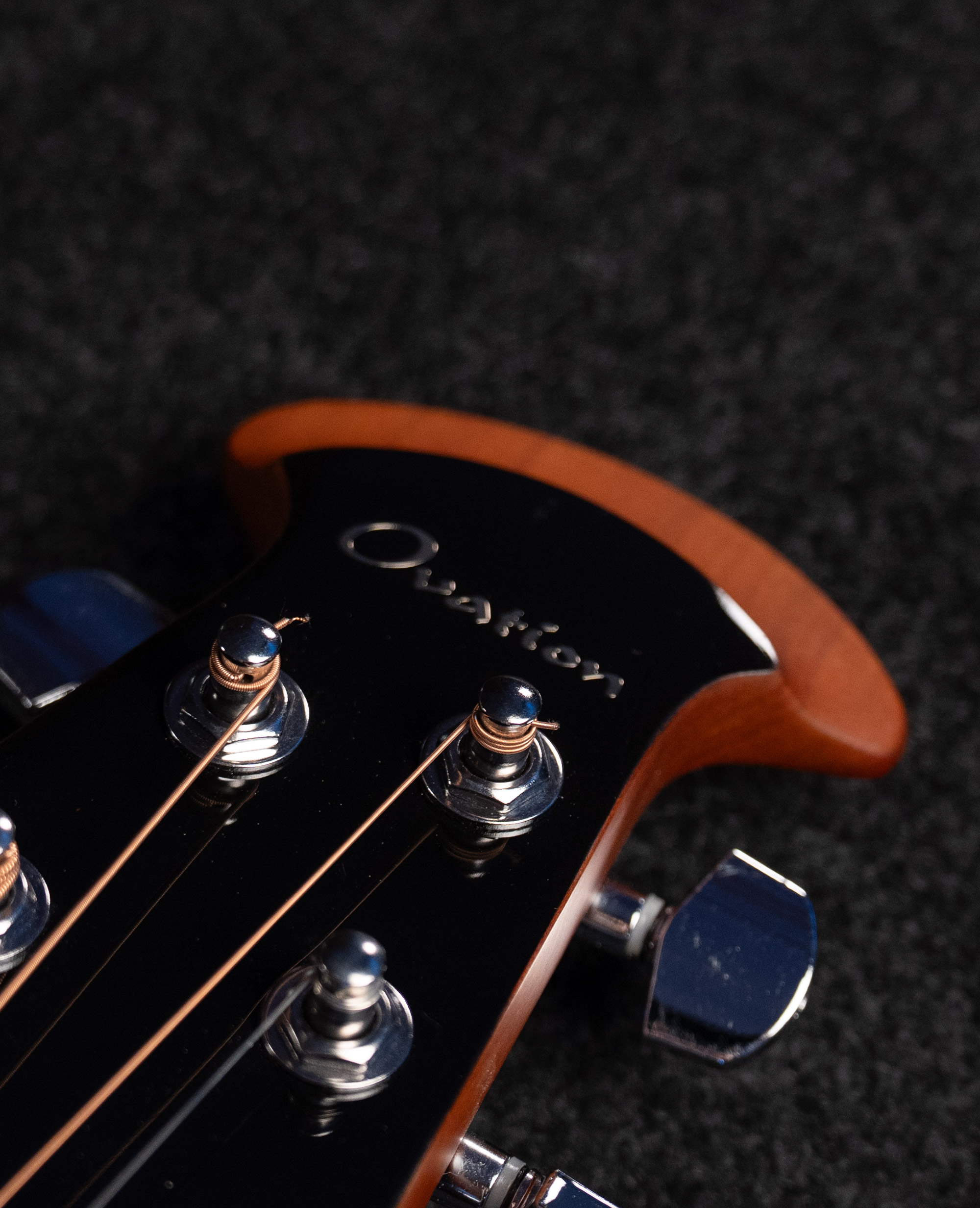 Электроакустическая гитара Ovation CE44X-9B Celebrity Elite Plus Mid Cutaway Mintburst - купить в "Гитарном Клубе"