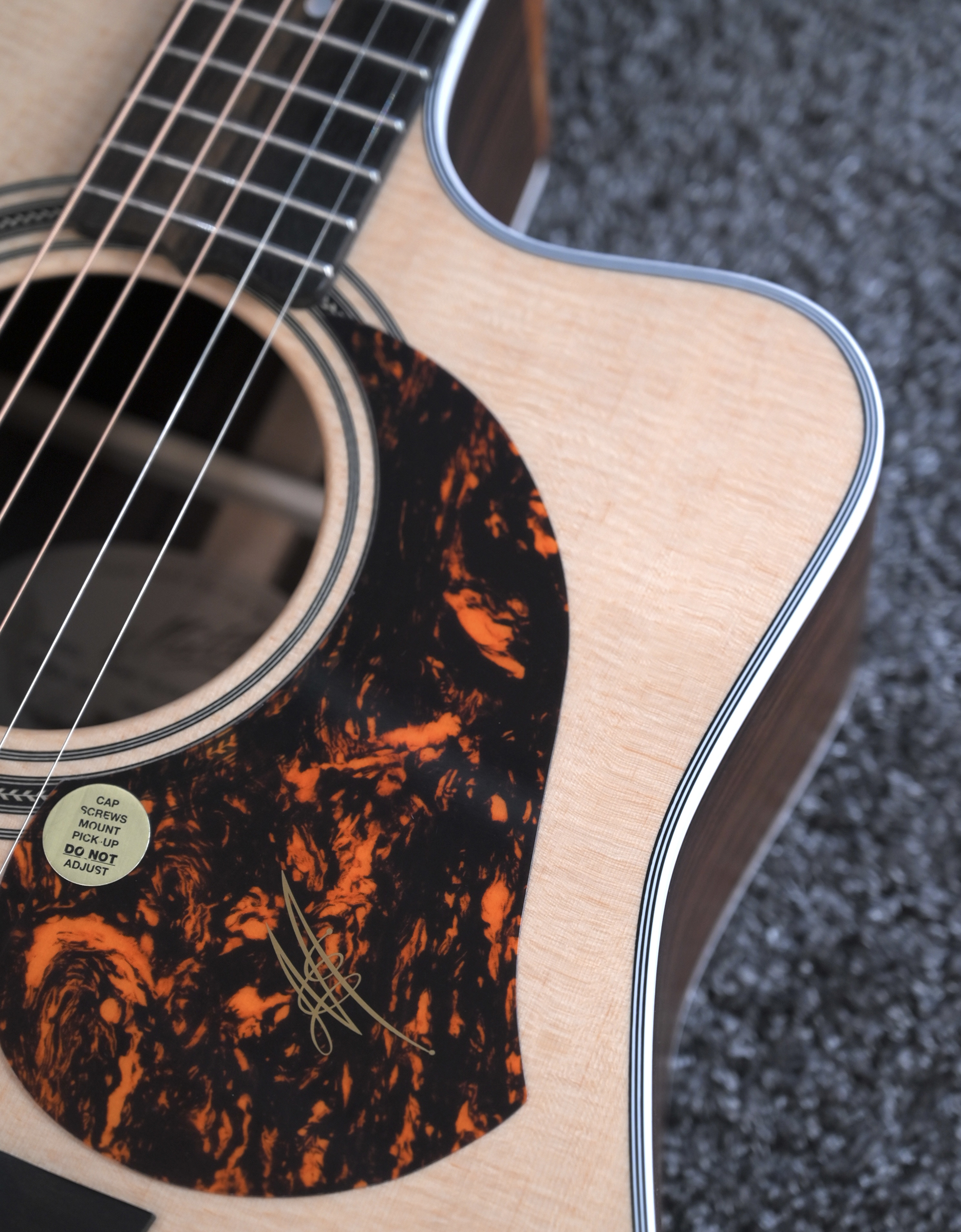 Электроакустическая гитара Maton ER90C - купить в "Гитарном Клубе"