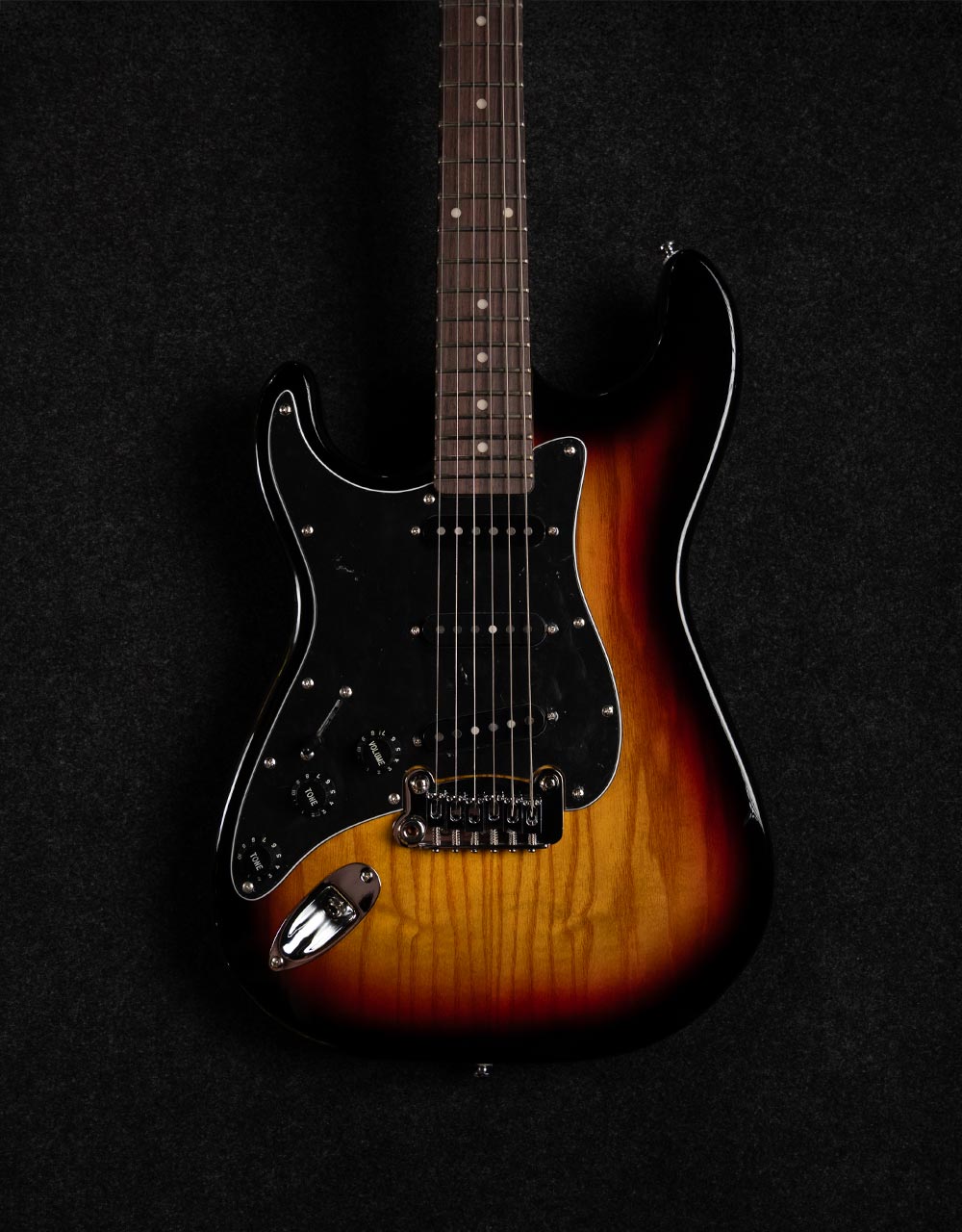 Электрогитара G&L Tribute Legacy L/H 3-Tone Sunburst RW - купить в "Гитарном Клубе"